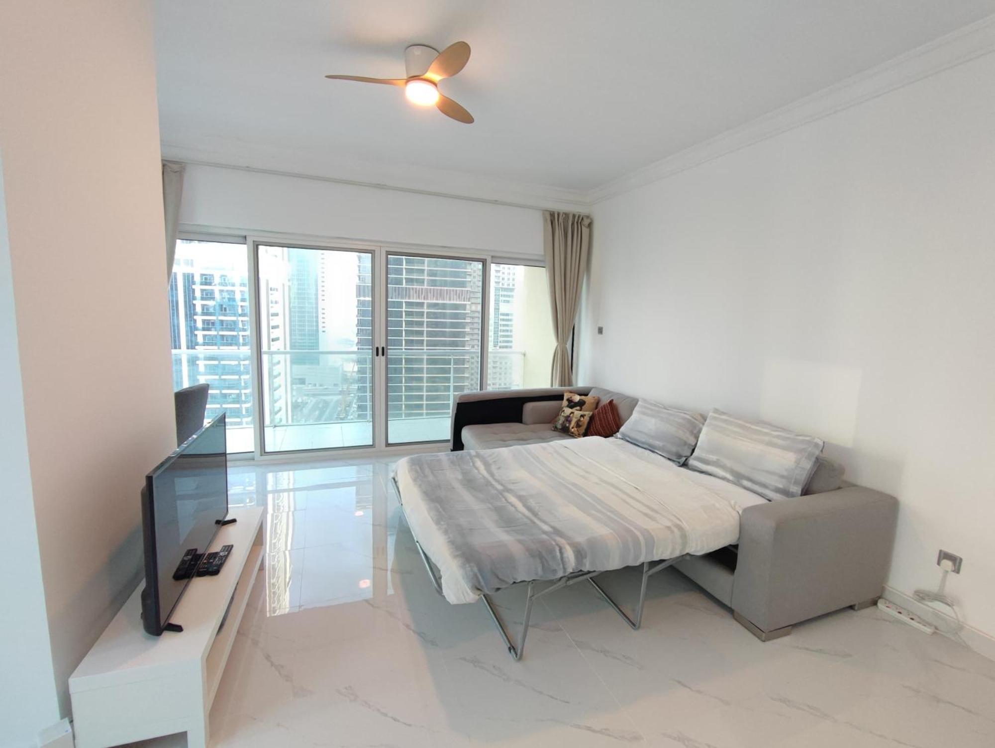 One Bedroom With Pool & Gym Near Marina Daire
