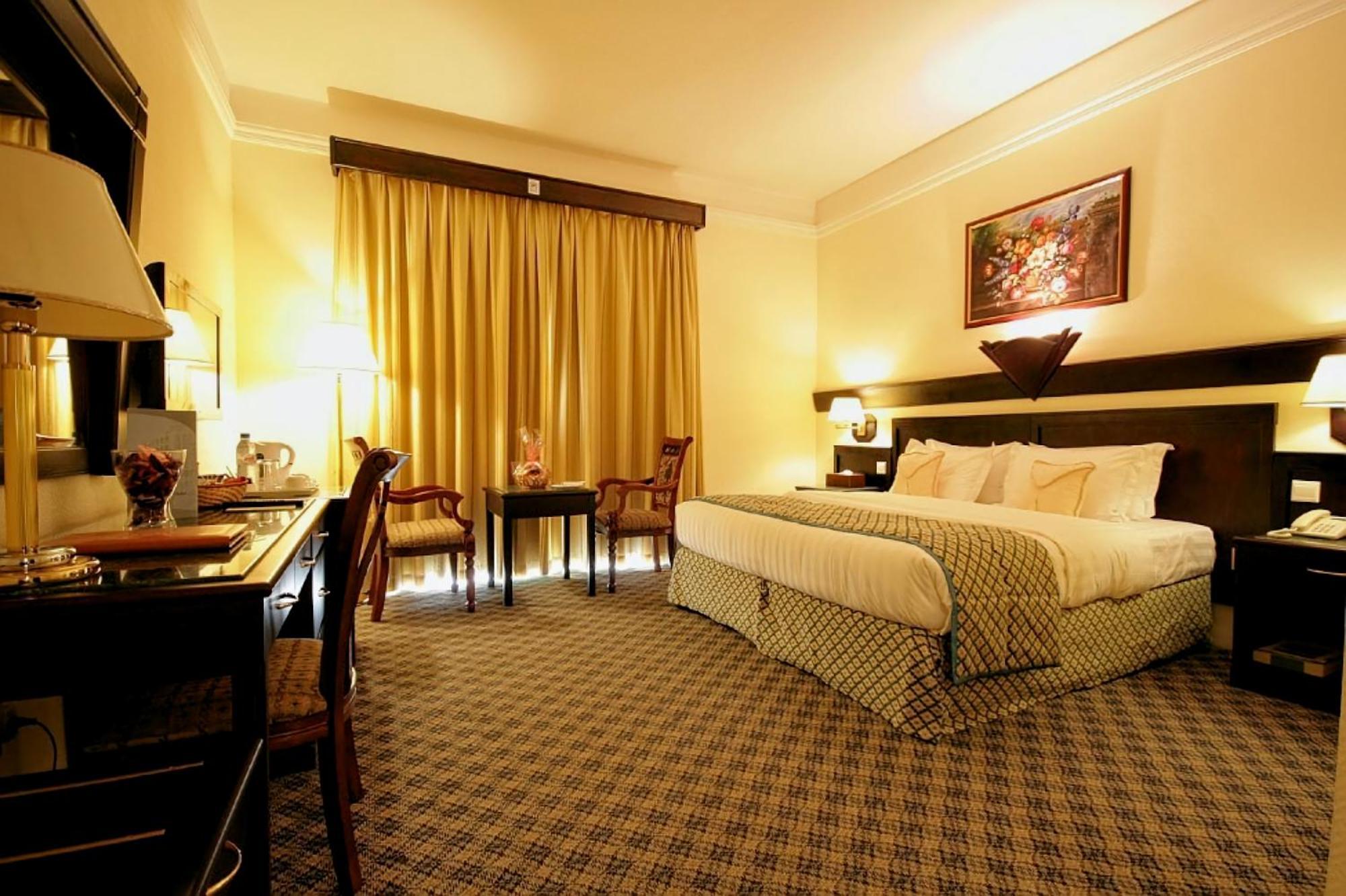 Claridge Hotel