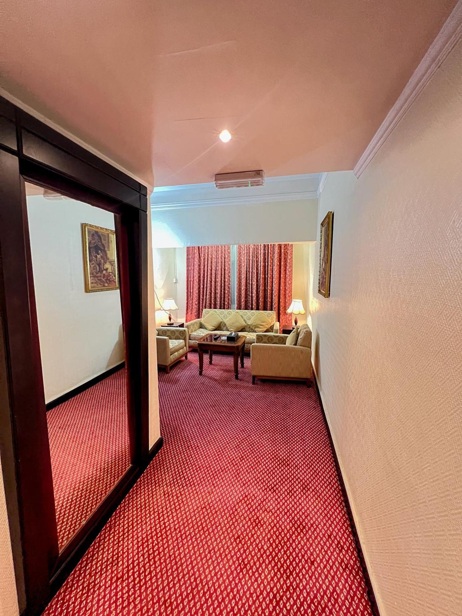 Claridge Hotel