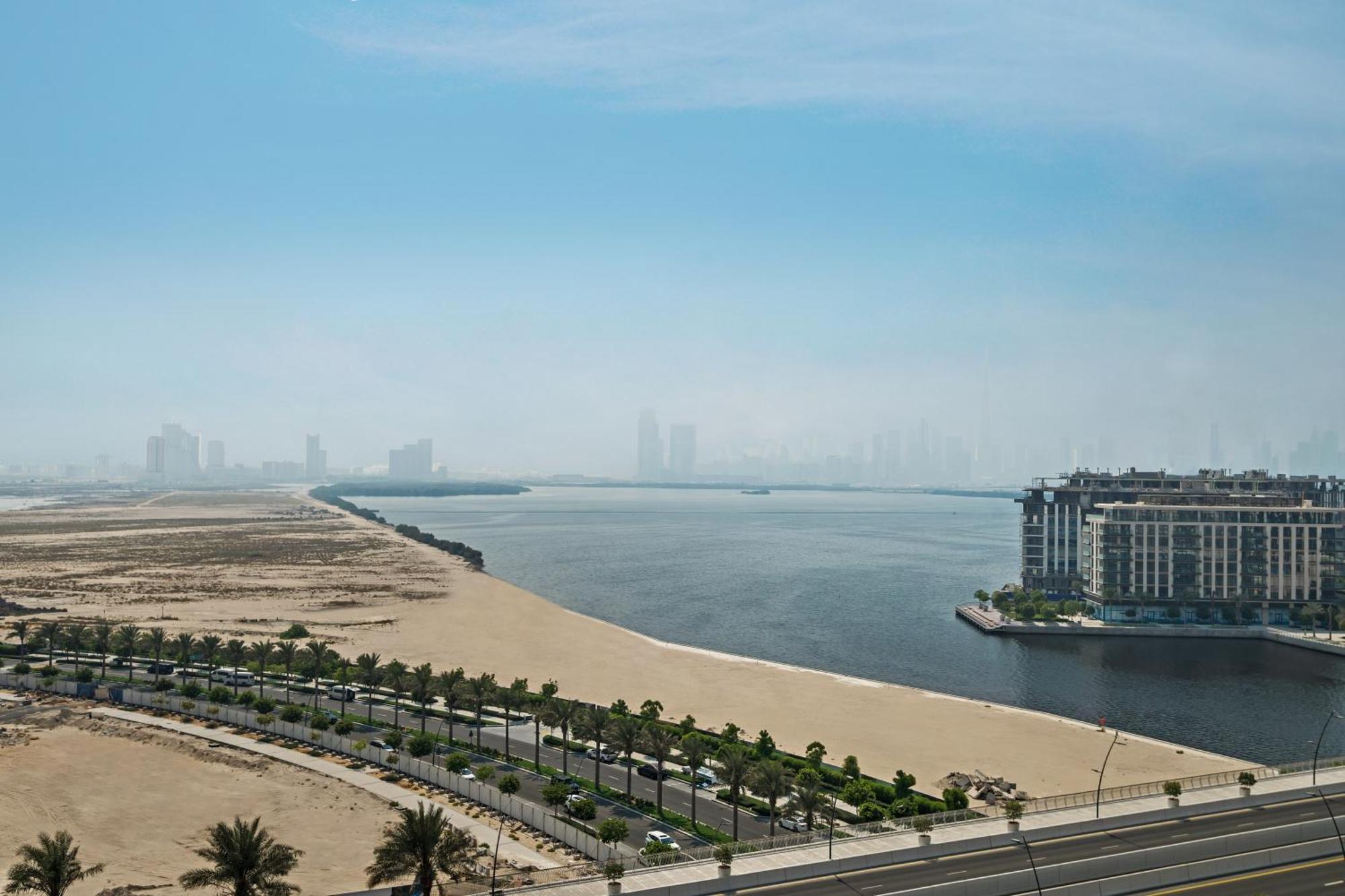 Family Friendly Luxurious Waterfront - By Dustay Dubai