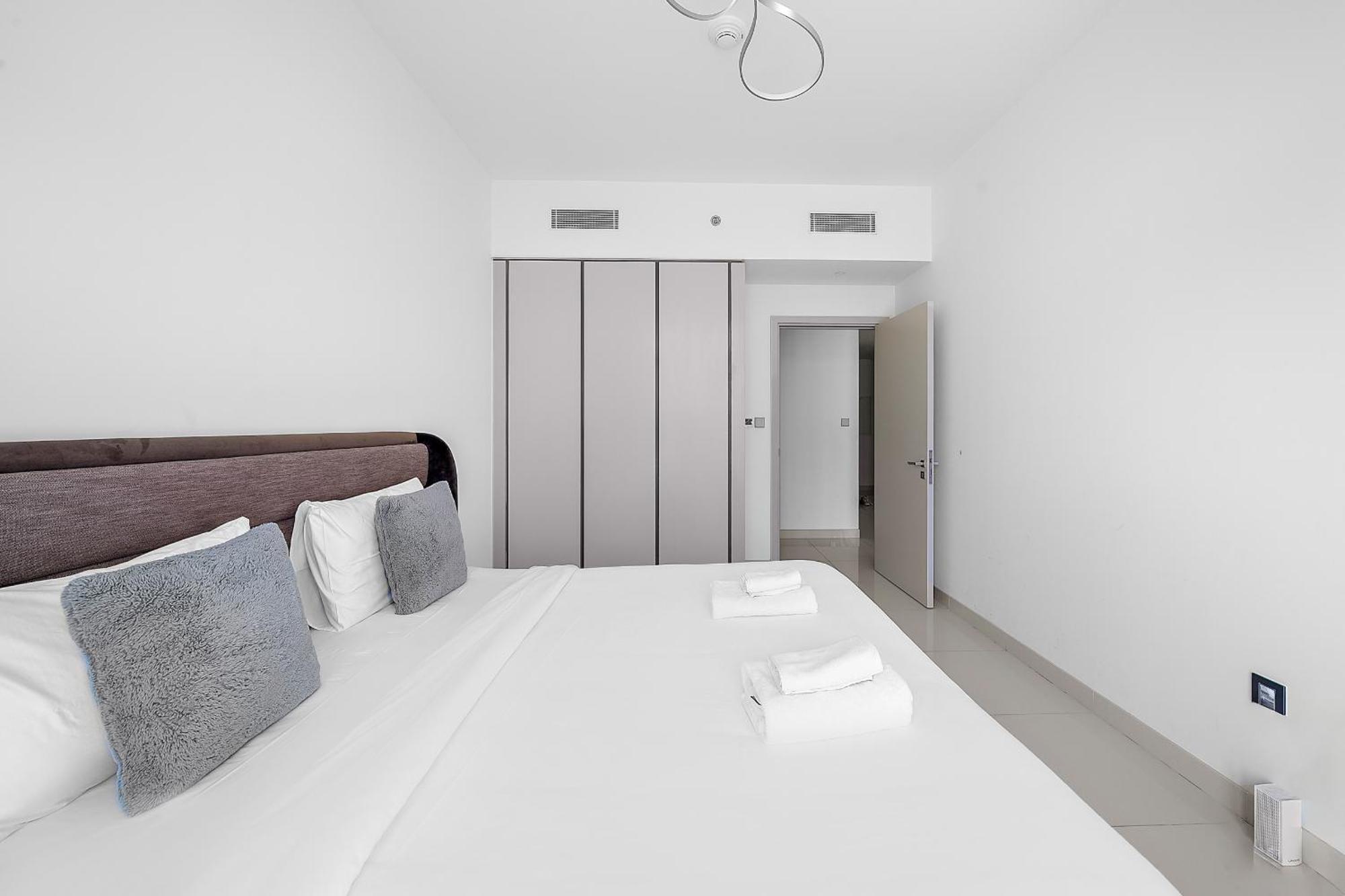 Vayk - Stunning 2 Bd In Emaar Beachfront With Beach Access Apartment