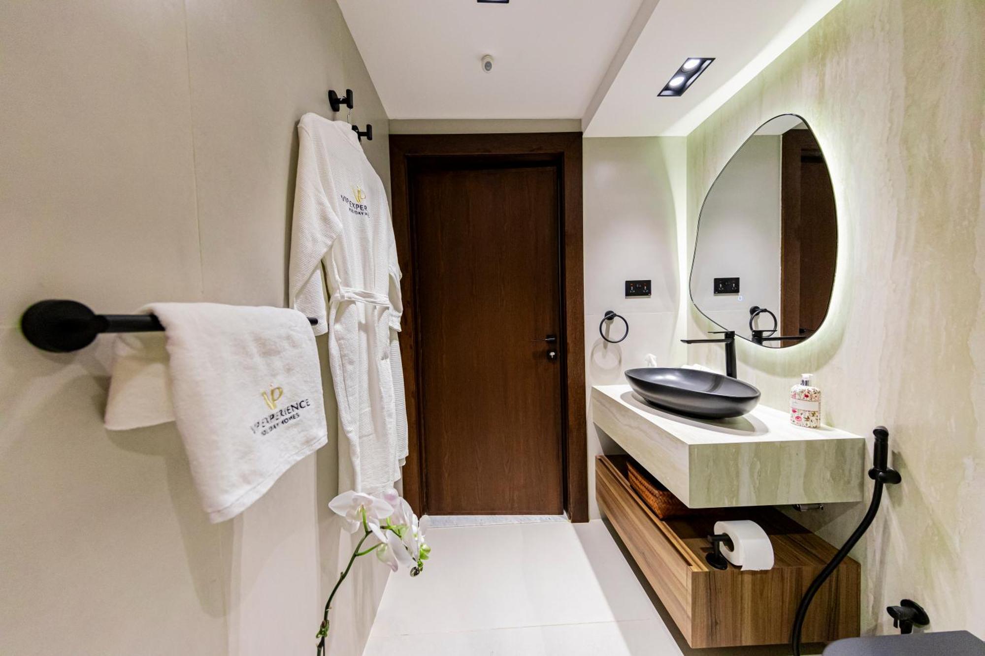 Daire Vip Experience Downtown At Boulevard T2 - Burj Khalifa View - Modern Luxury Dubai