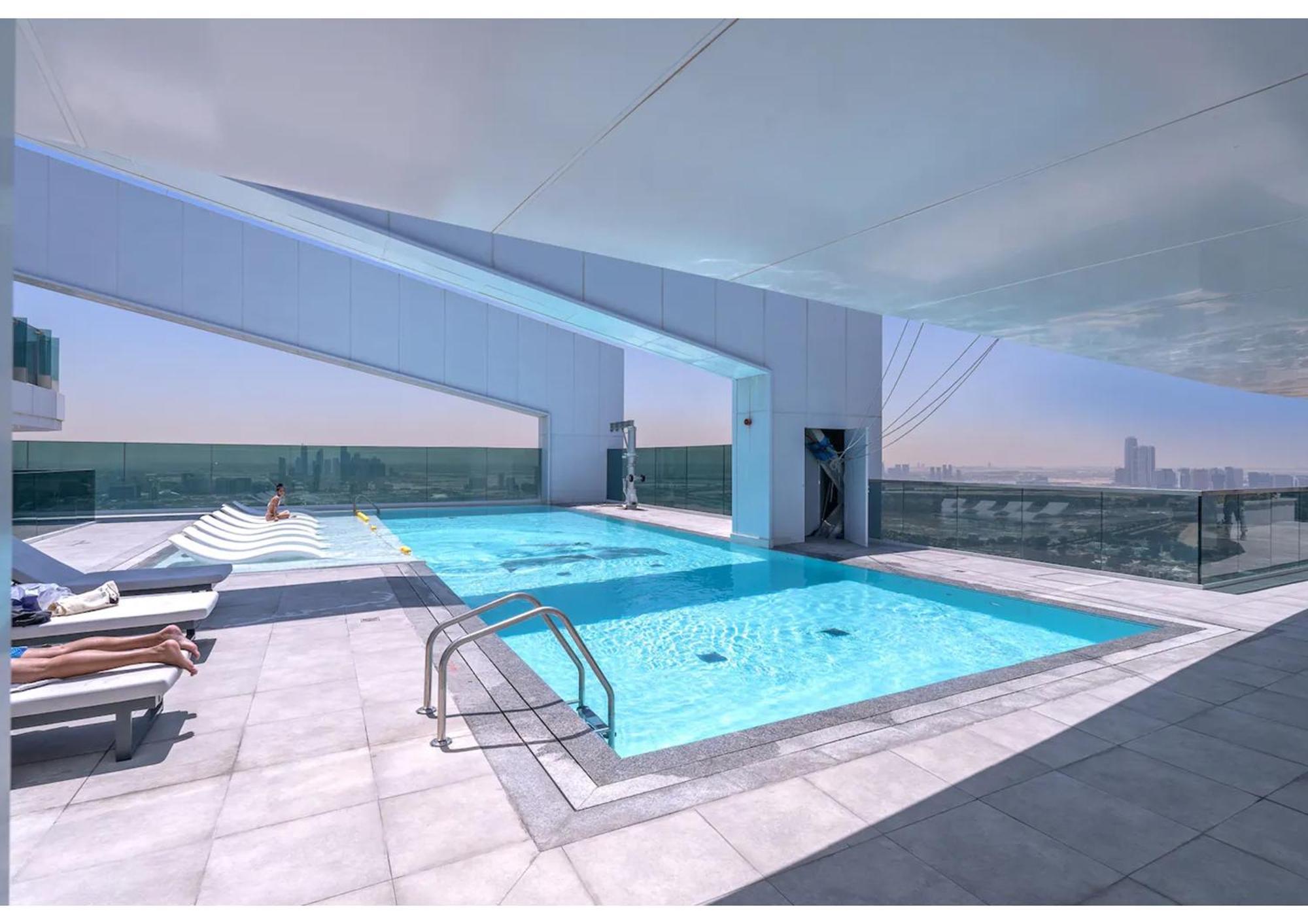 Apartment Luxury 2-bed Flat, Prime Location, Burj View & World Highest Running Track Dubai