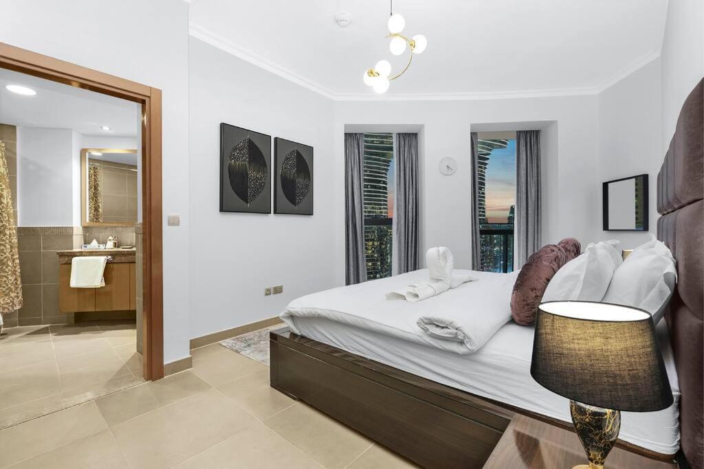 First Class 3br Panoramic Skyline View * Dubai