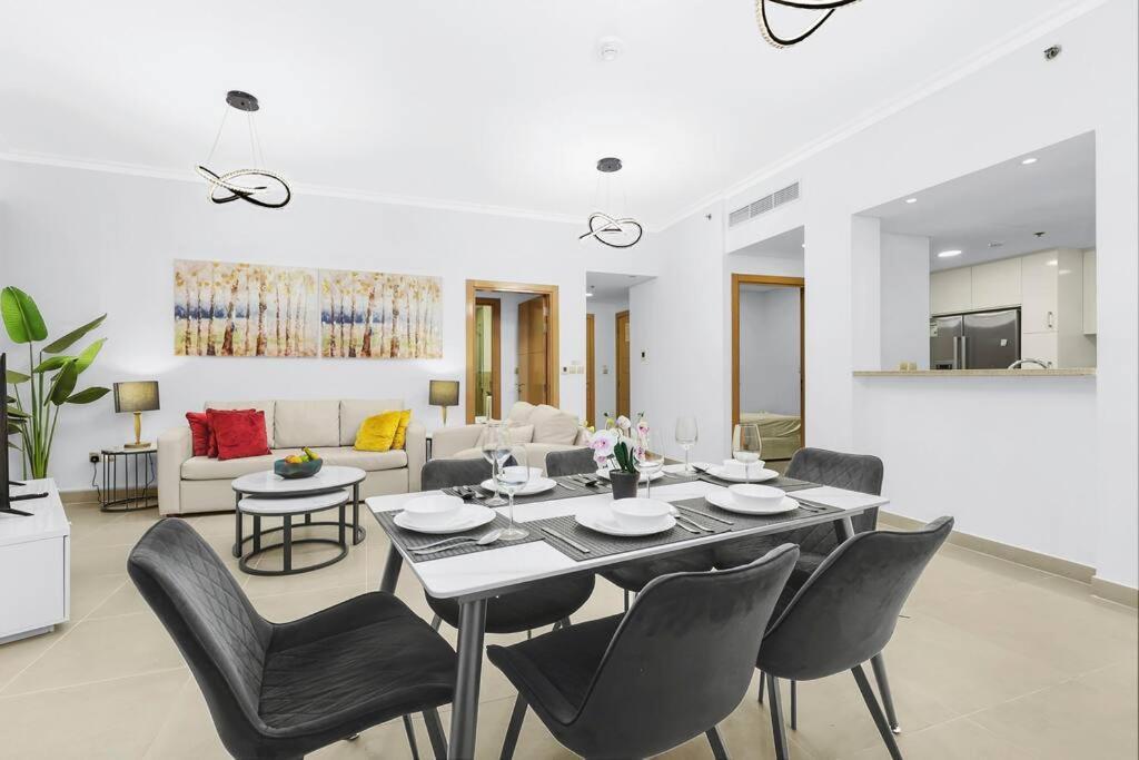 First Class 3br Panoramic Skyline View Apartment