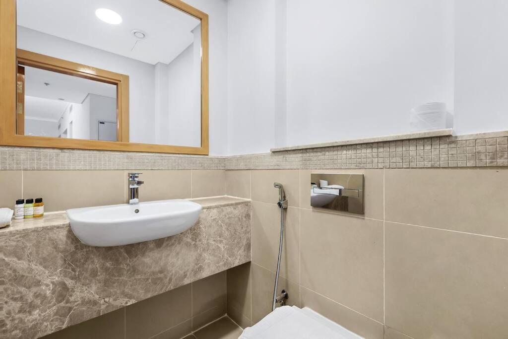 First Class 3br Panoramic Skyline View * Dubai