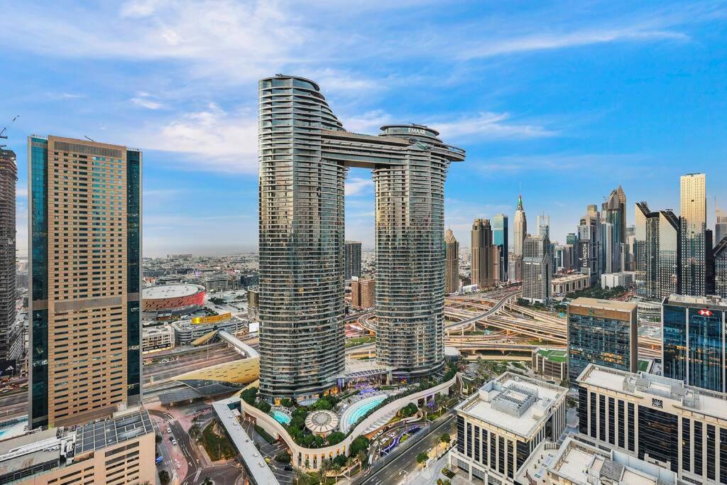 First Class 3br Panoramic Skyline View * Dubai