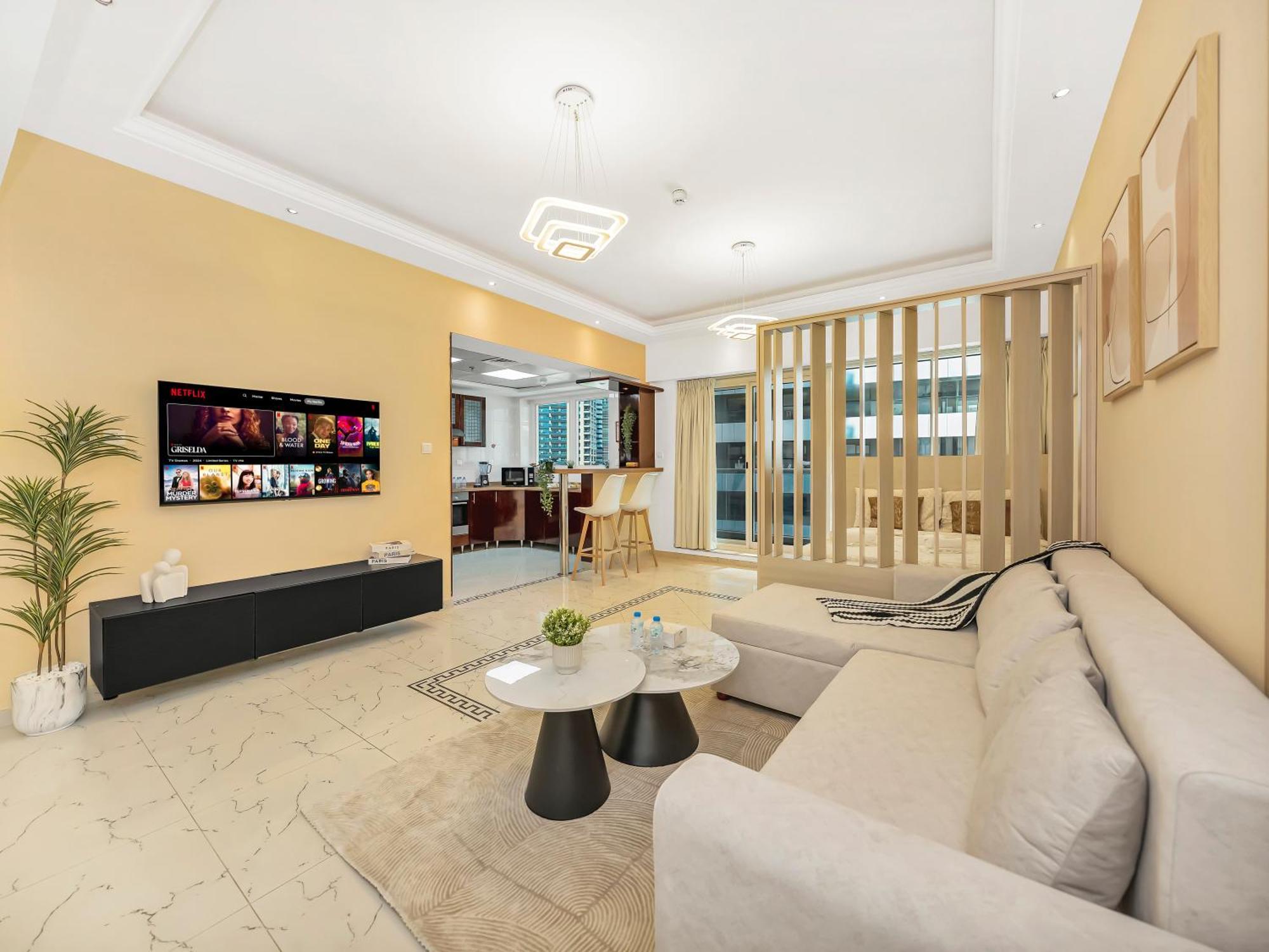 Apartment Spacious Near Metro & In Marina