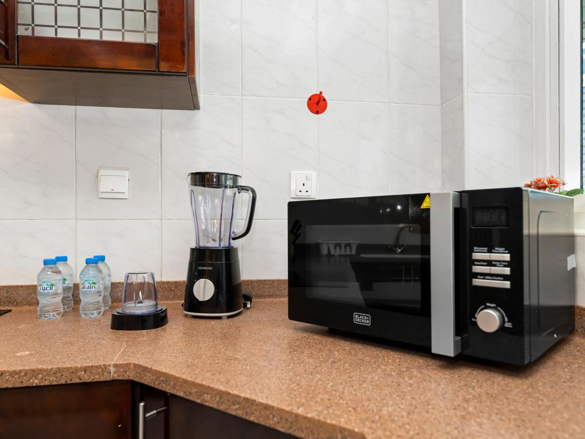 Spacious Near Metro & In Marina Apartment