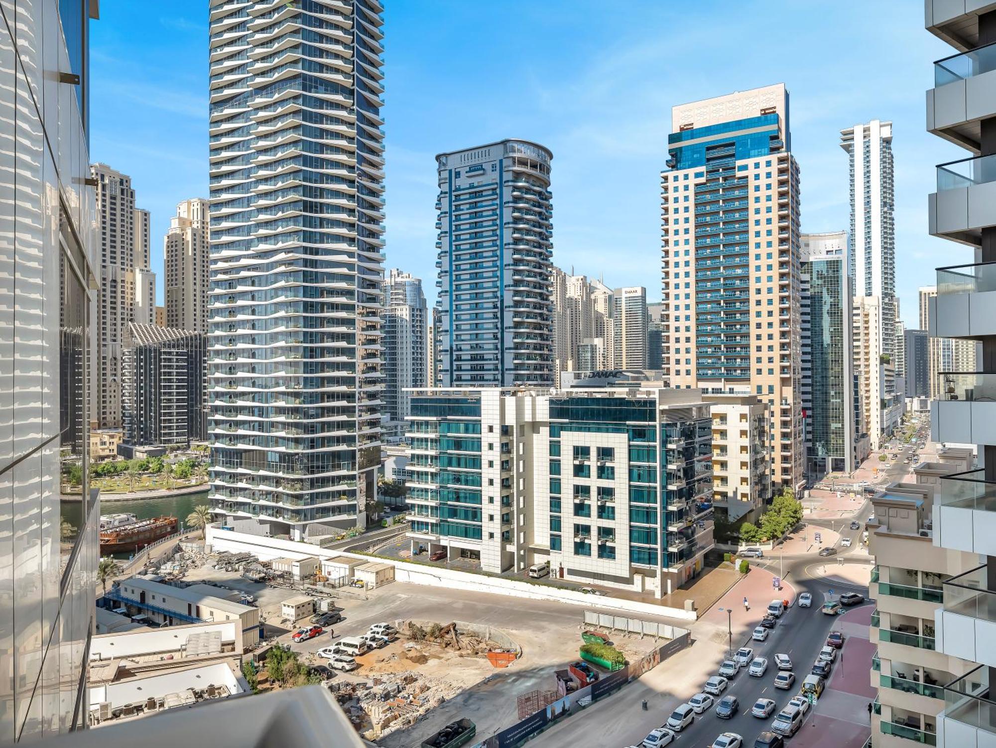 Spacious Near Metro & In Marina Dubai