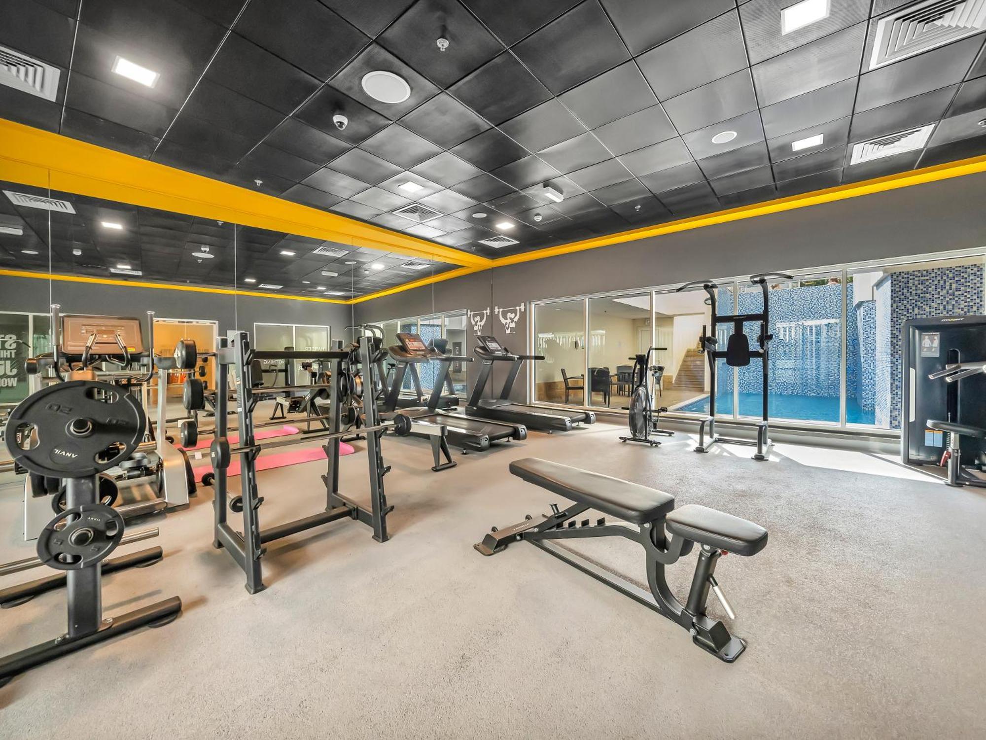 Spacious Near Metro & In Marina