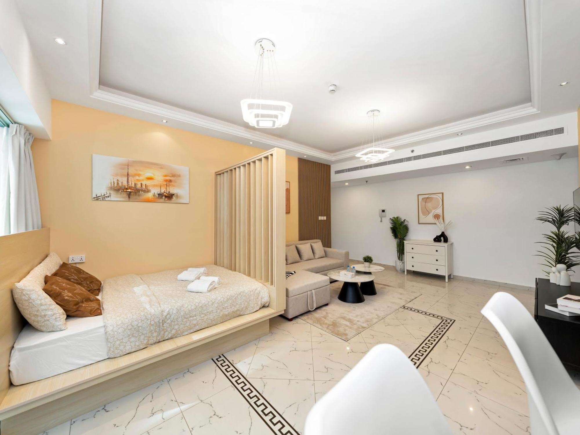 Apartment Spacious Near Metro & In Marina