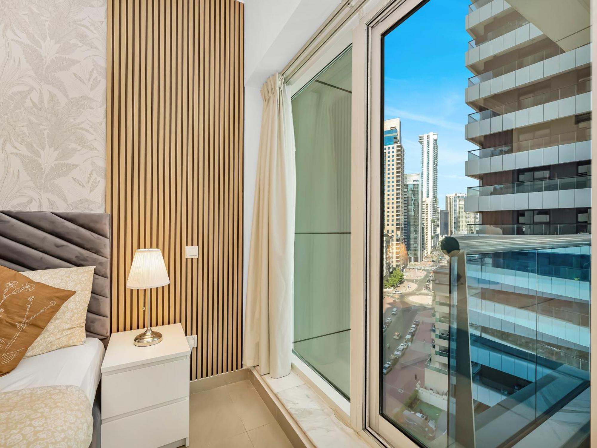 Spacious Near Metro & In Marina