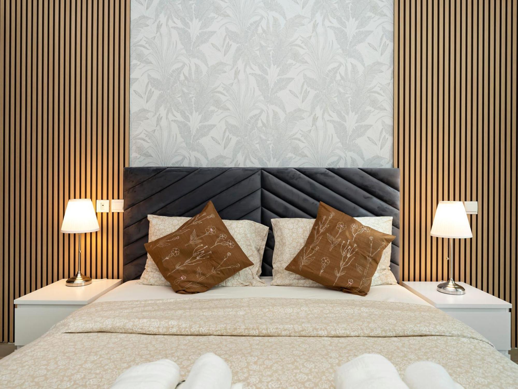 Spacious Near Metro & In Marina Dubai