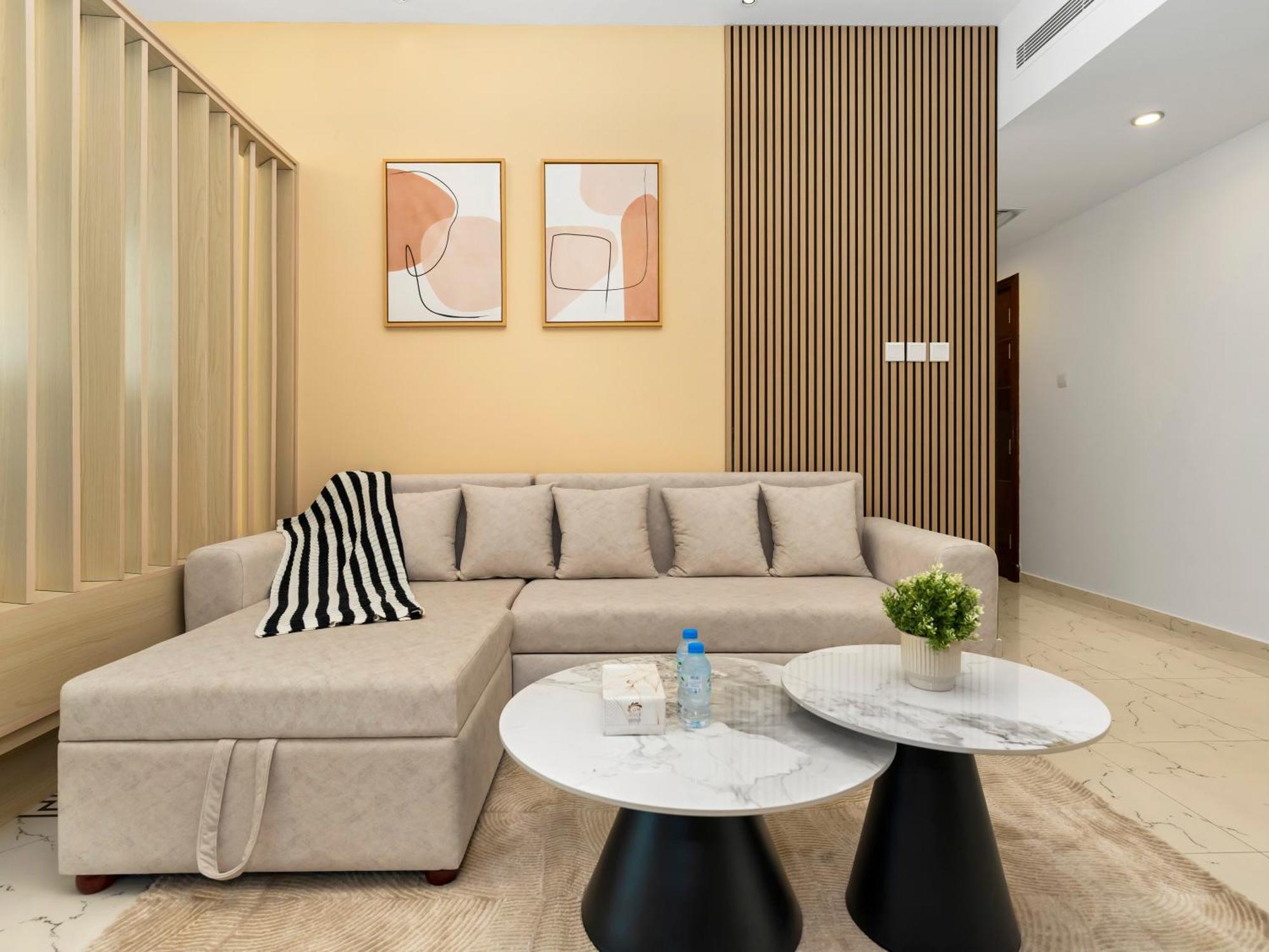 Spacious Near Metro & In Marina Apartment *