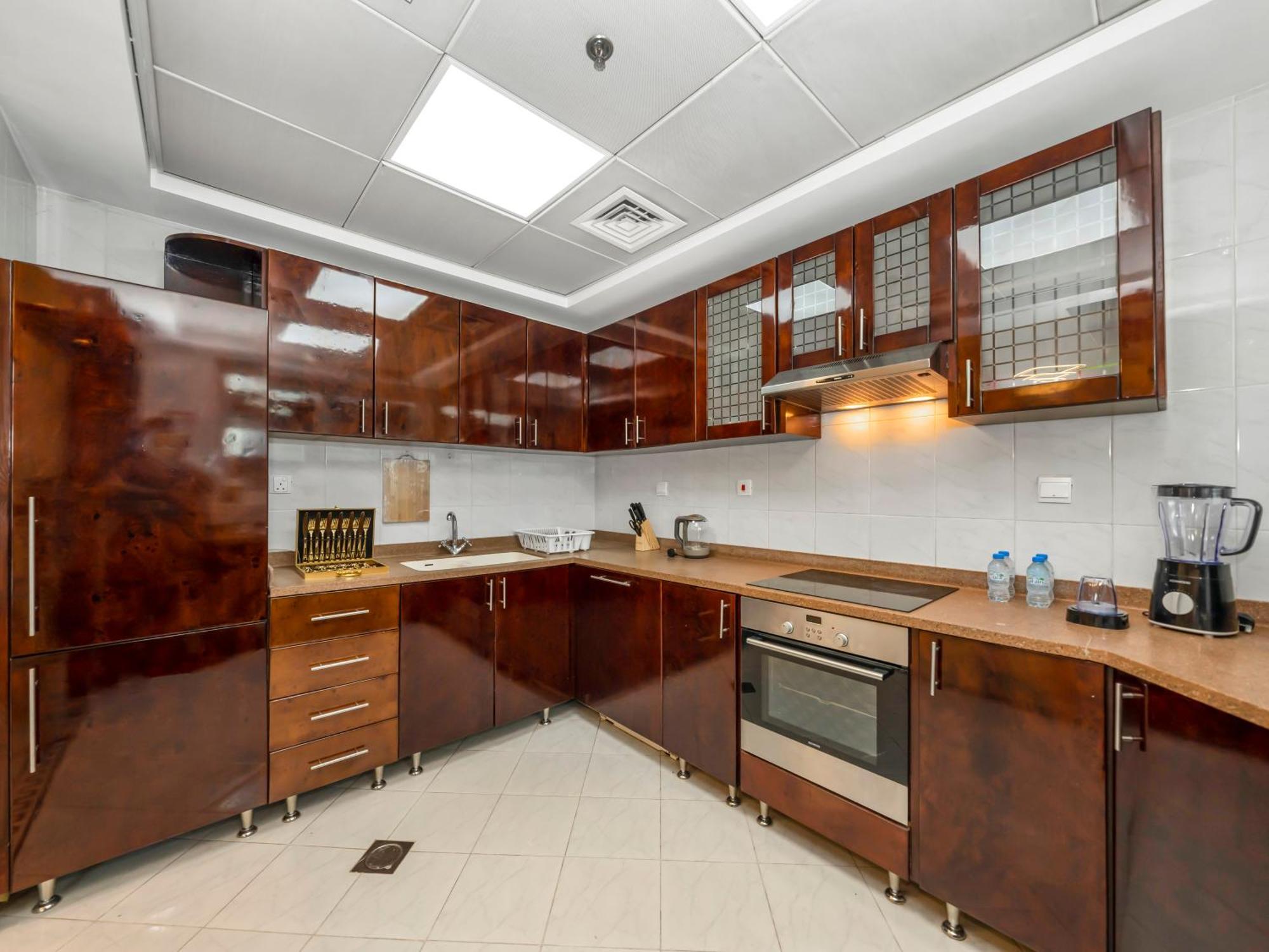 Spacious Near Metro & In Marina Apartment *