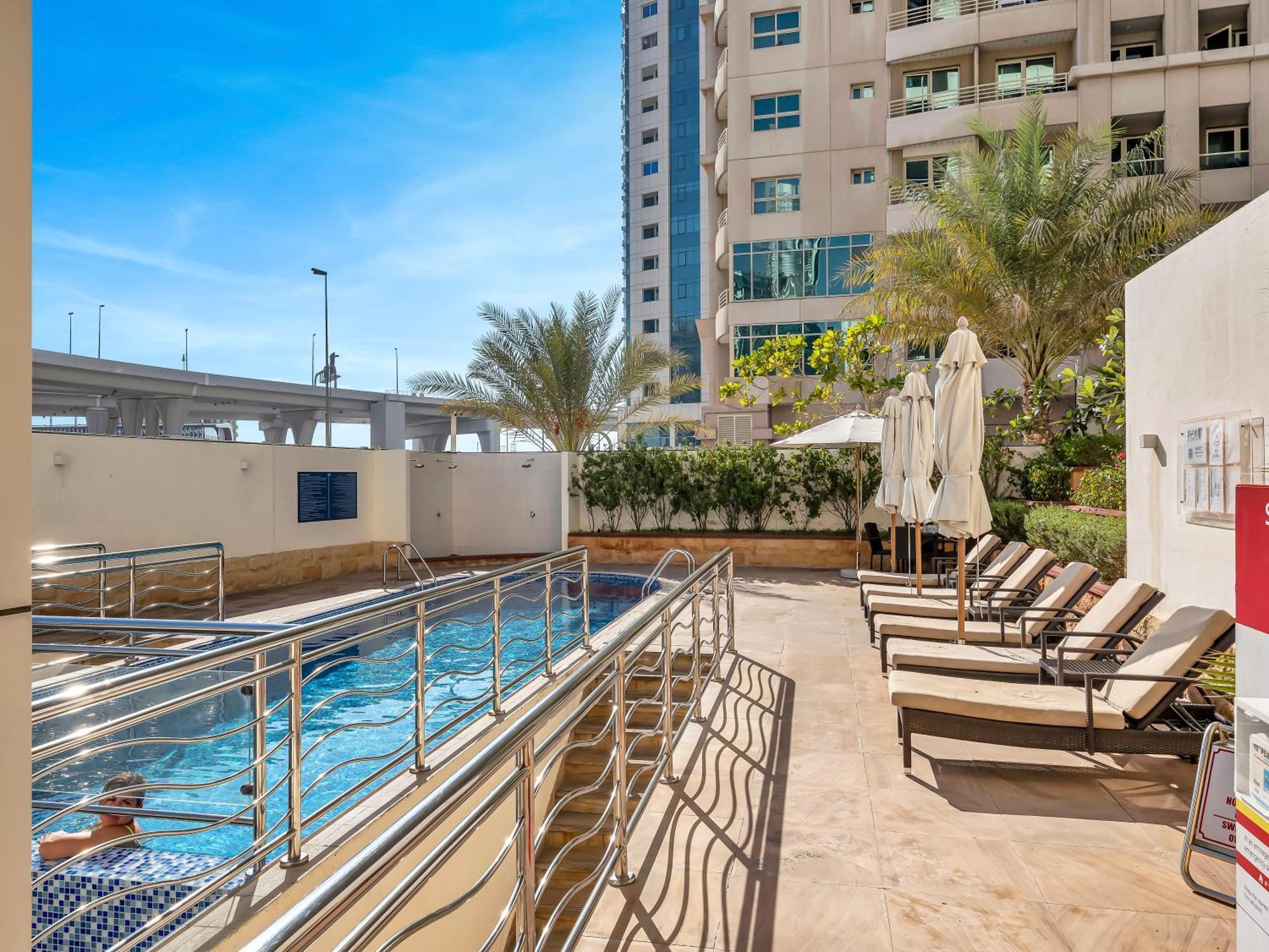 Spacious Near Metro & In Marina Apartment *