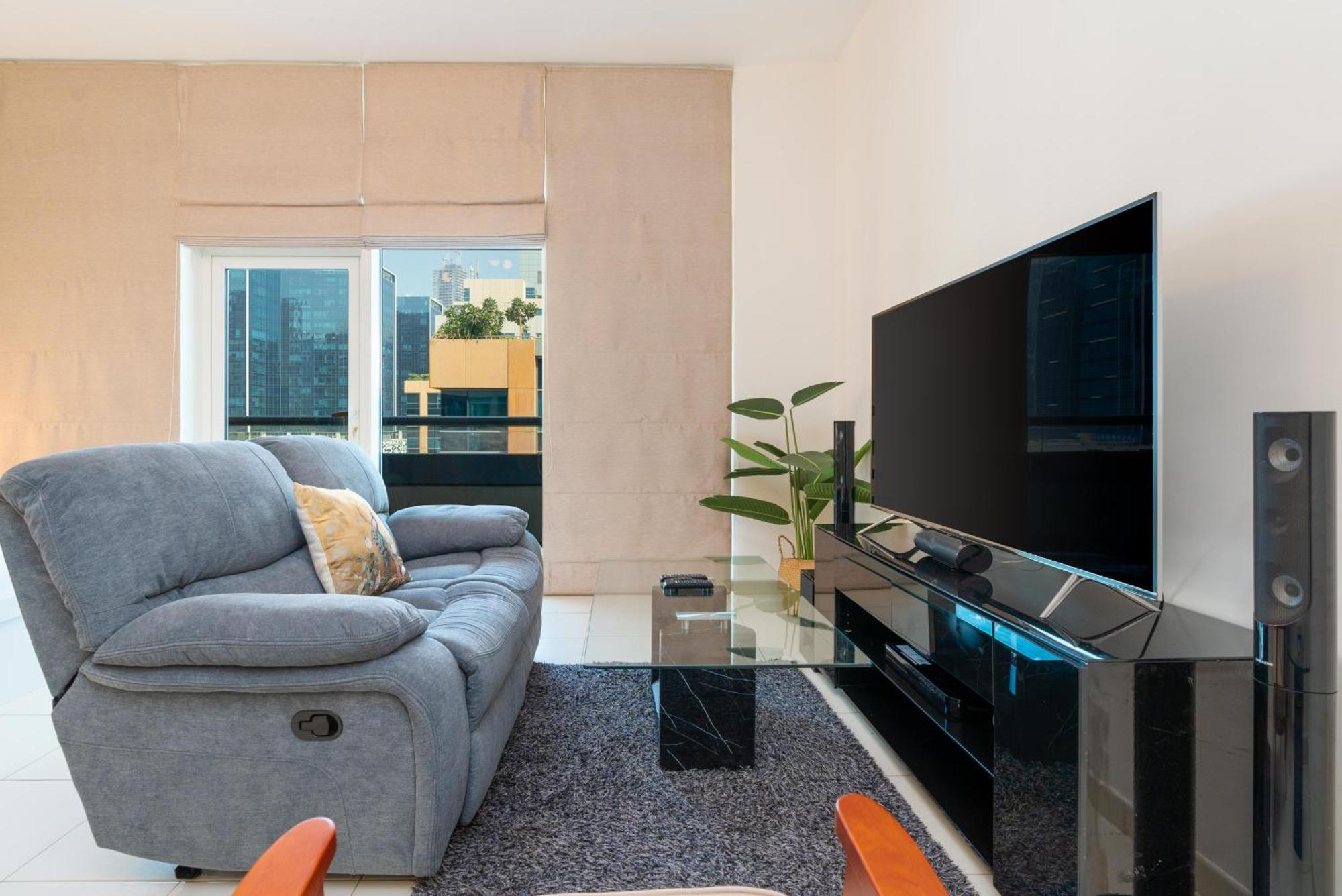 Bespoke Residences - Spacious In Bay Square Apartment Dubai
