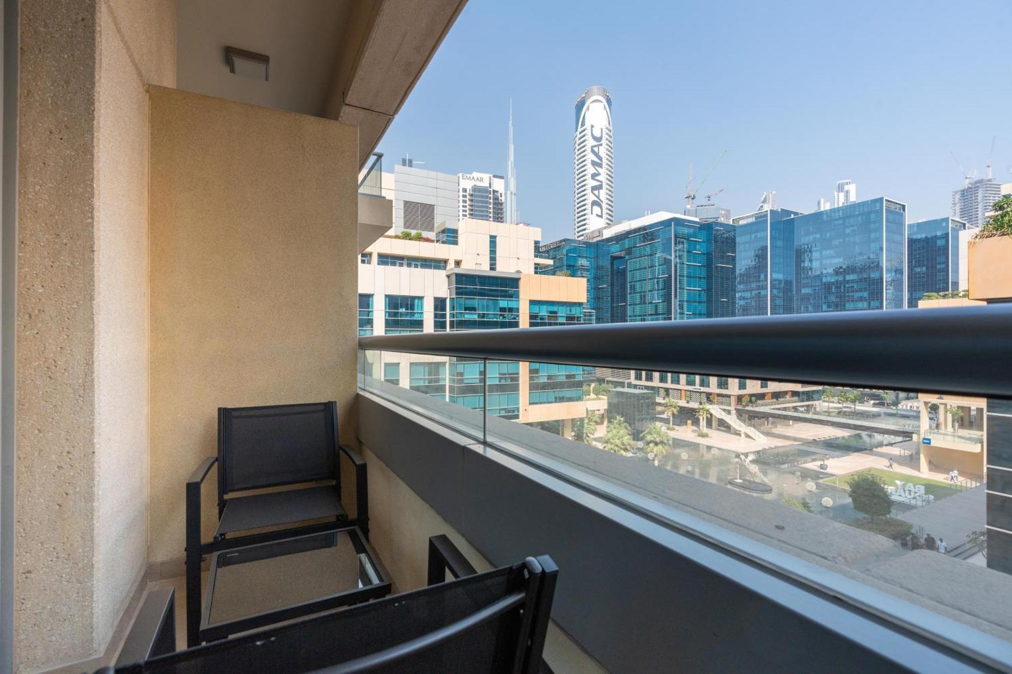 Bespoke Residences - Spacious In Bay Square Apartment