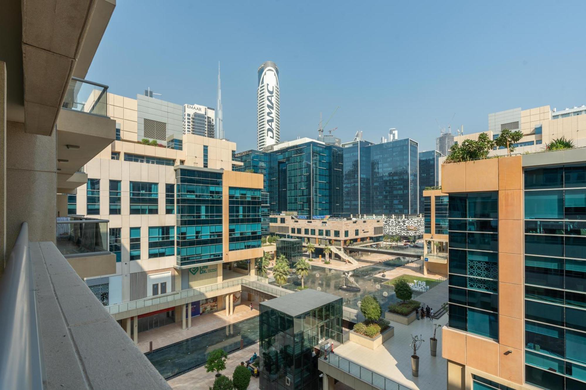 Bespoke Residences - Spacious In Bay Square Apartment Dubai