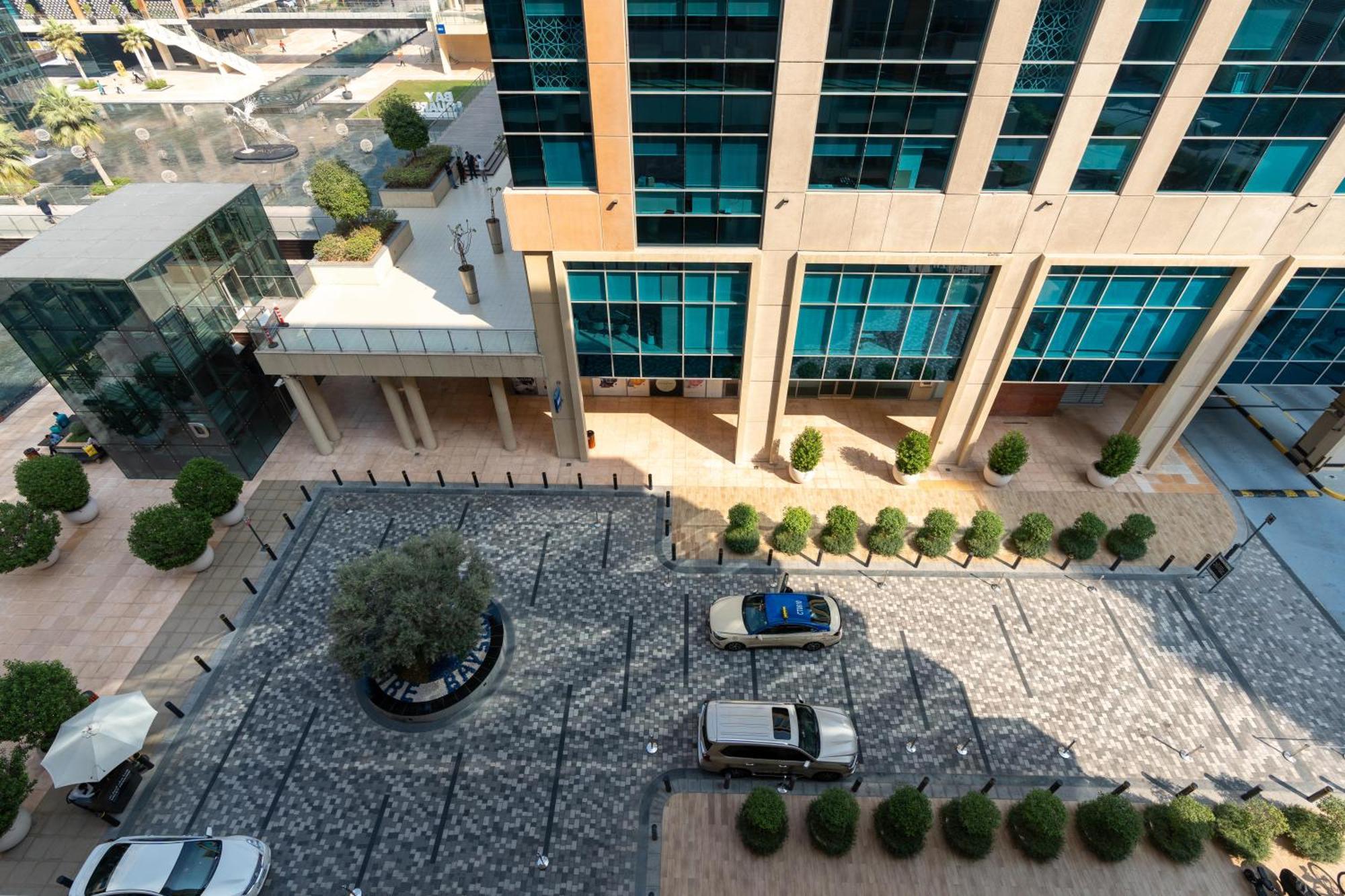 Bespoke Residences - Spacious In Bay Square * Dubai