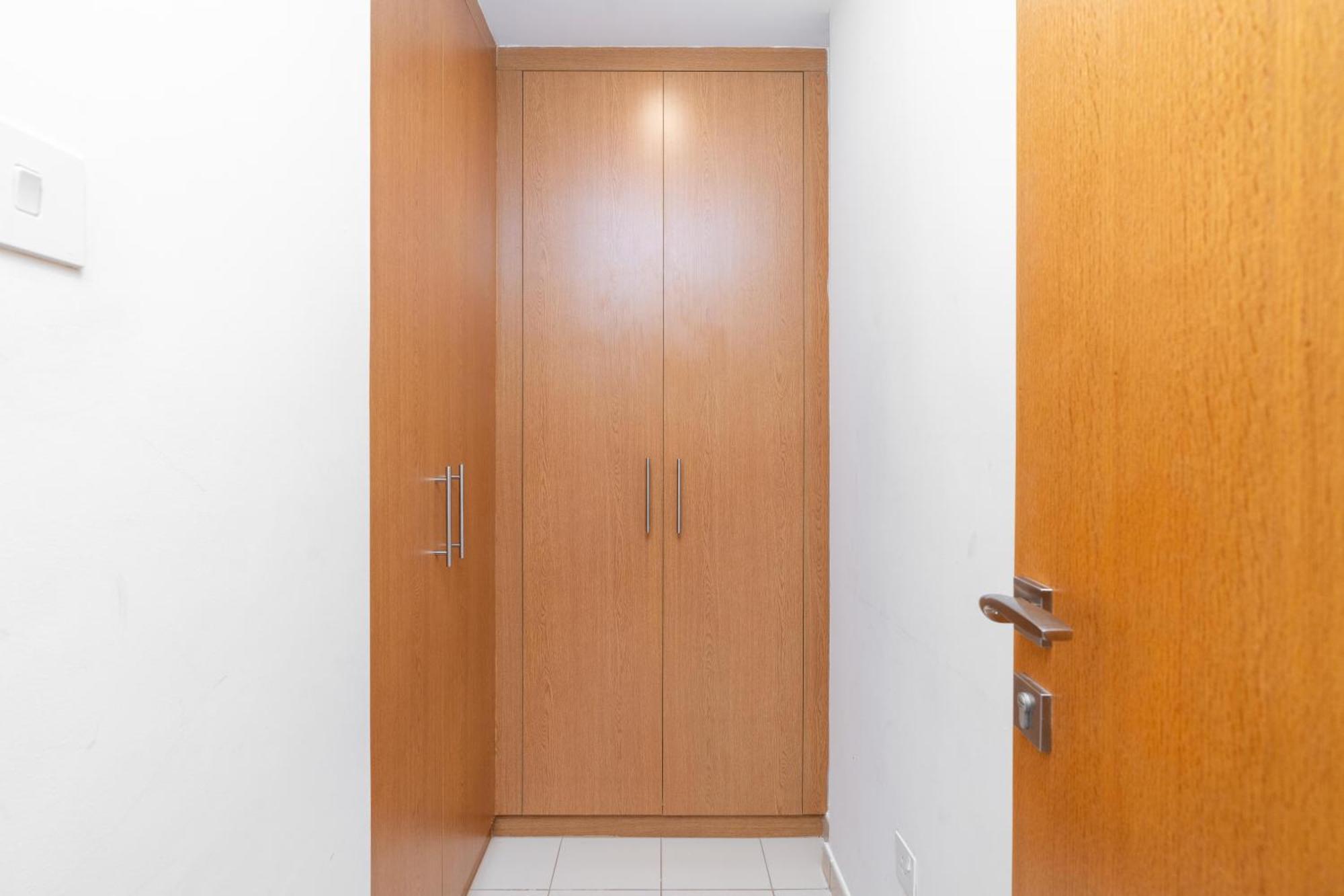 Bespoke Residences - Spacious In Bay Square Apartment