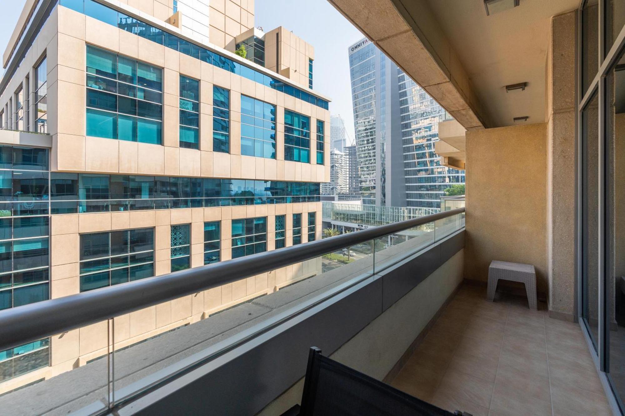 Bespoke Residences - Spacious In Bay Square Apartment *