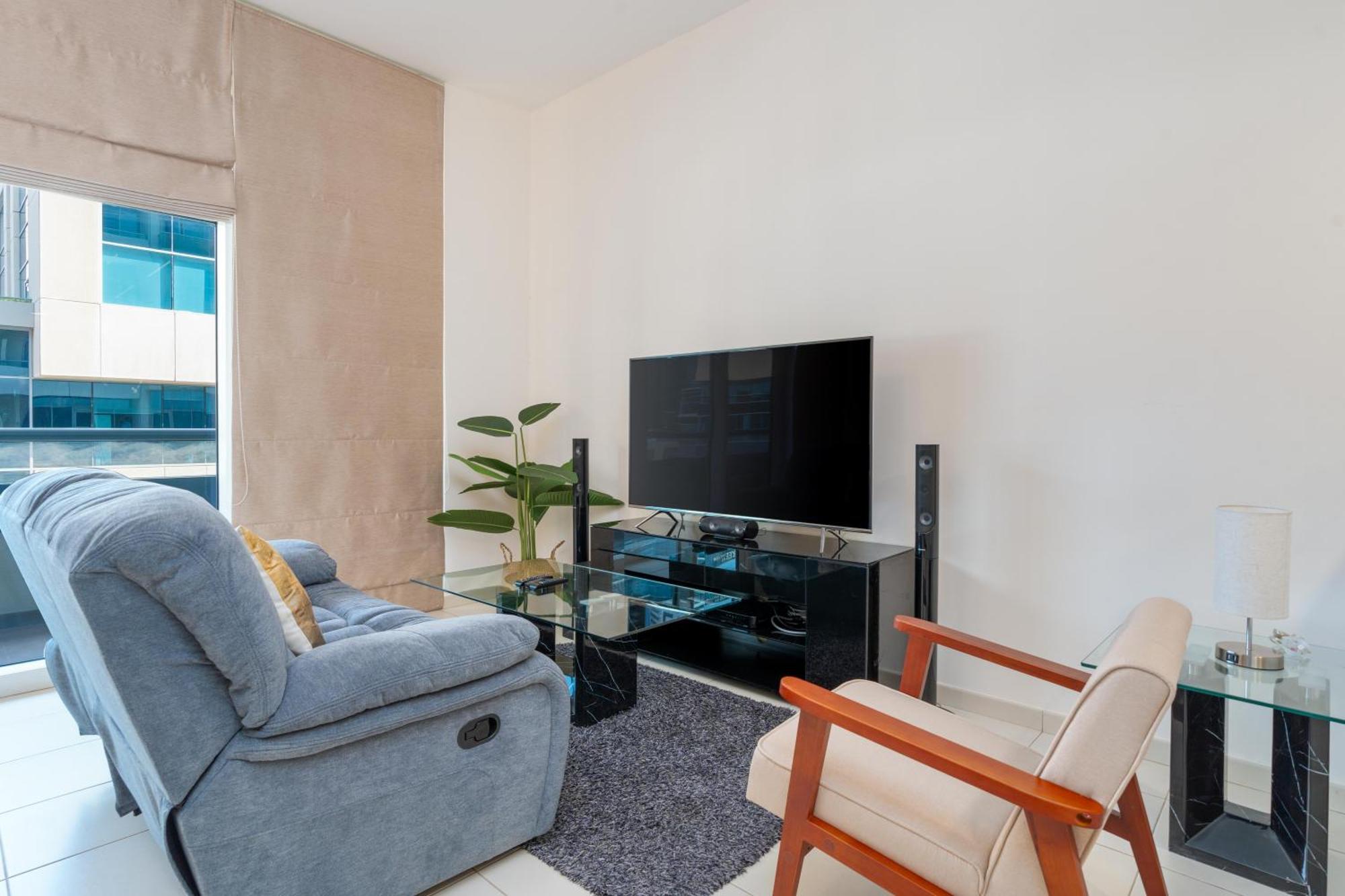 Bespoke Residences - Spacious In Bay Square Apartment *
