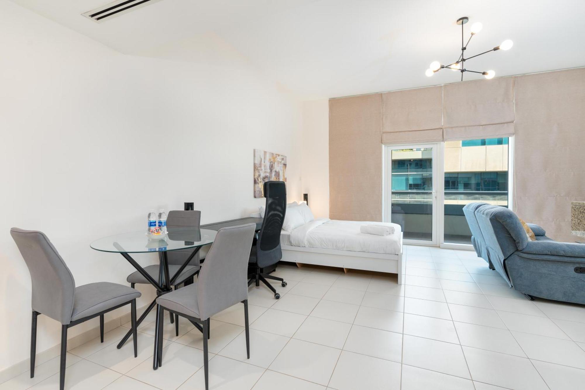 Bespoke Residences - Spacious In Bay Square * Dubai