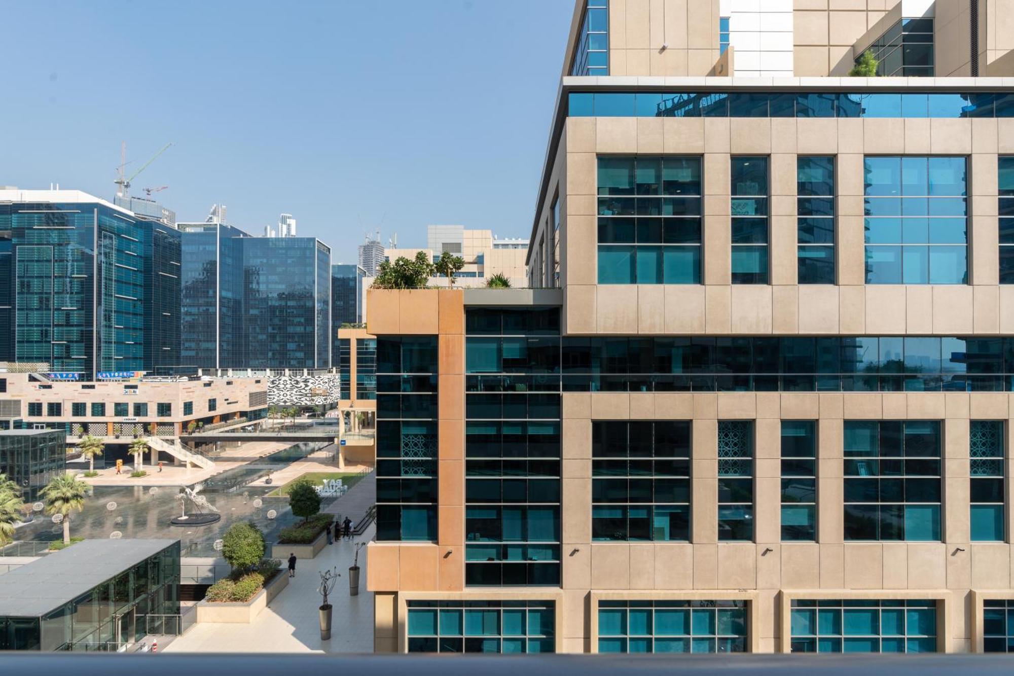 Bespoke Residences - Spacious In Bay Square * Dubai
