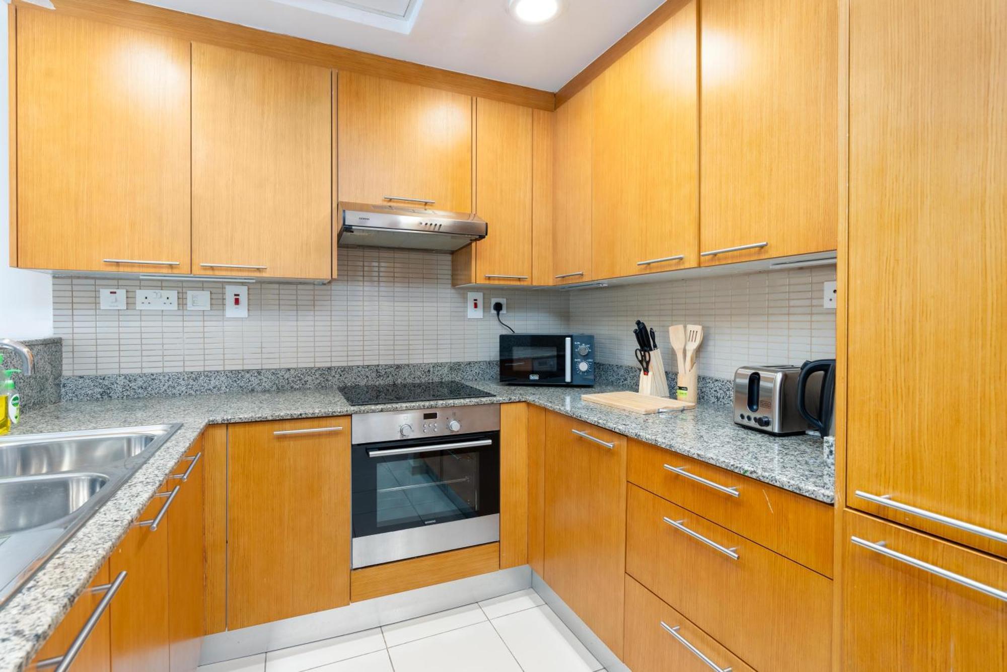Bespoke Residences - Spacious In Bay Square Apartment Dubai