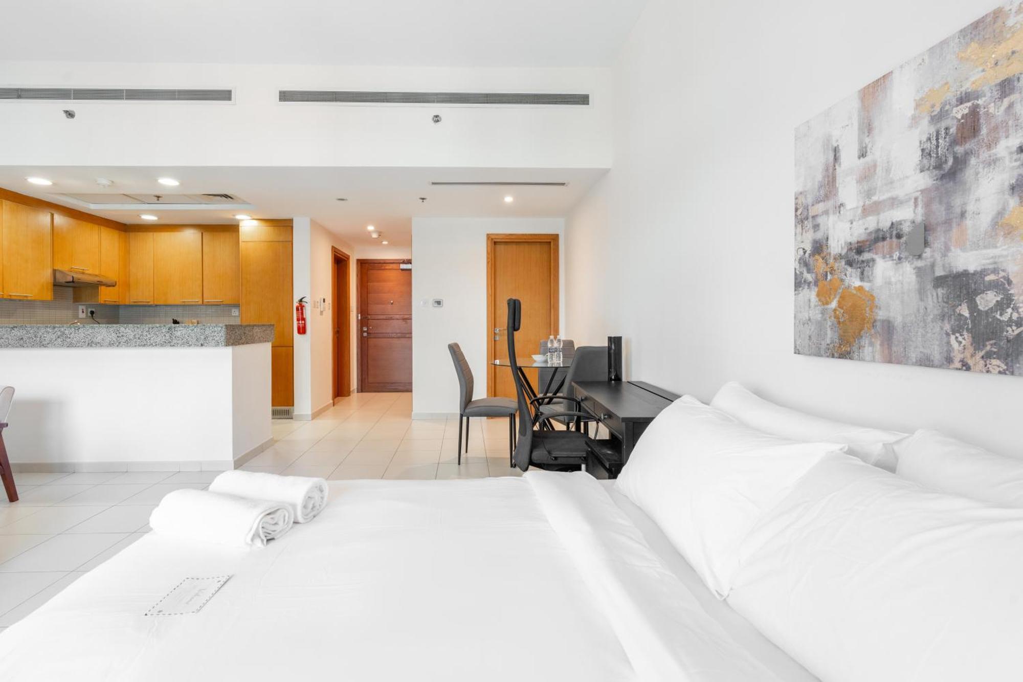 Bespoke Residences - Spacious In Bay Square