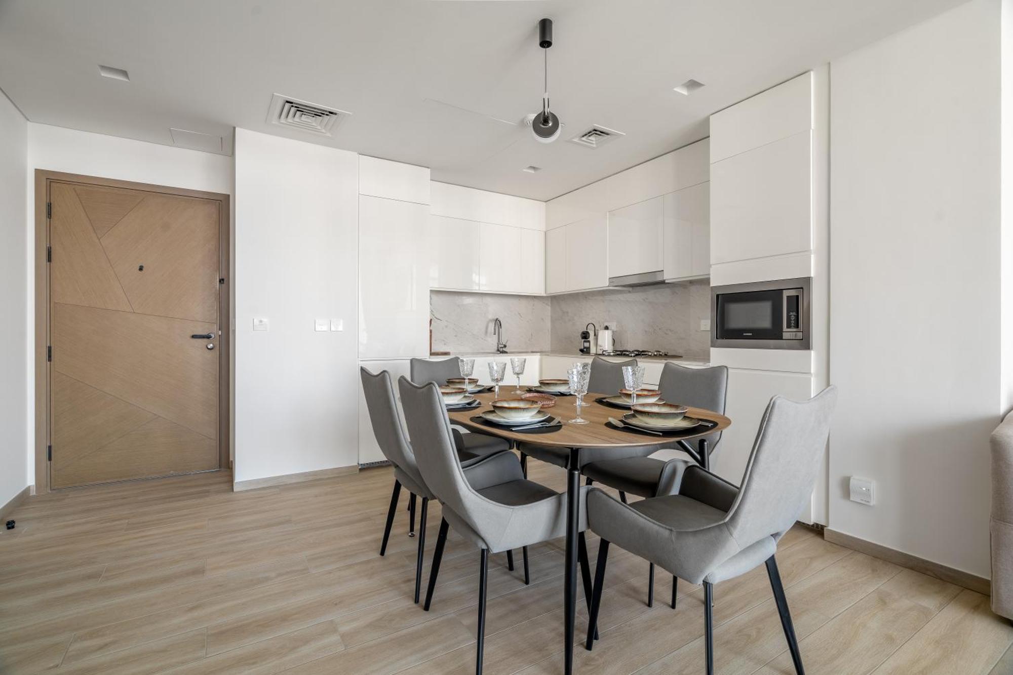 Luxury 2br Flat In Palace Apartment