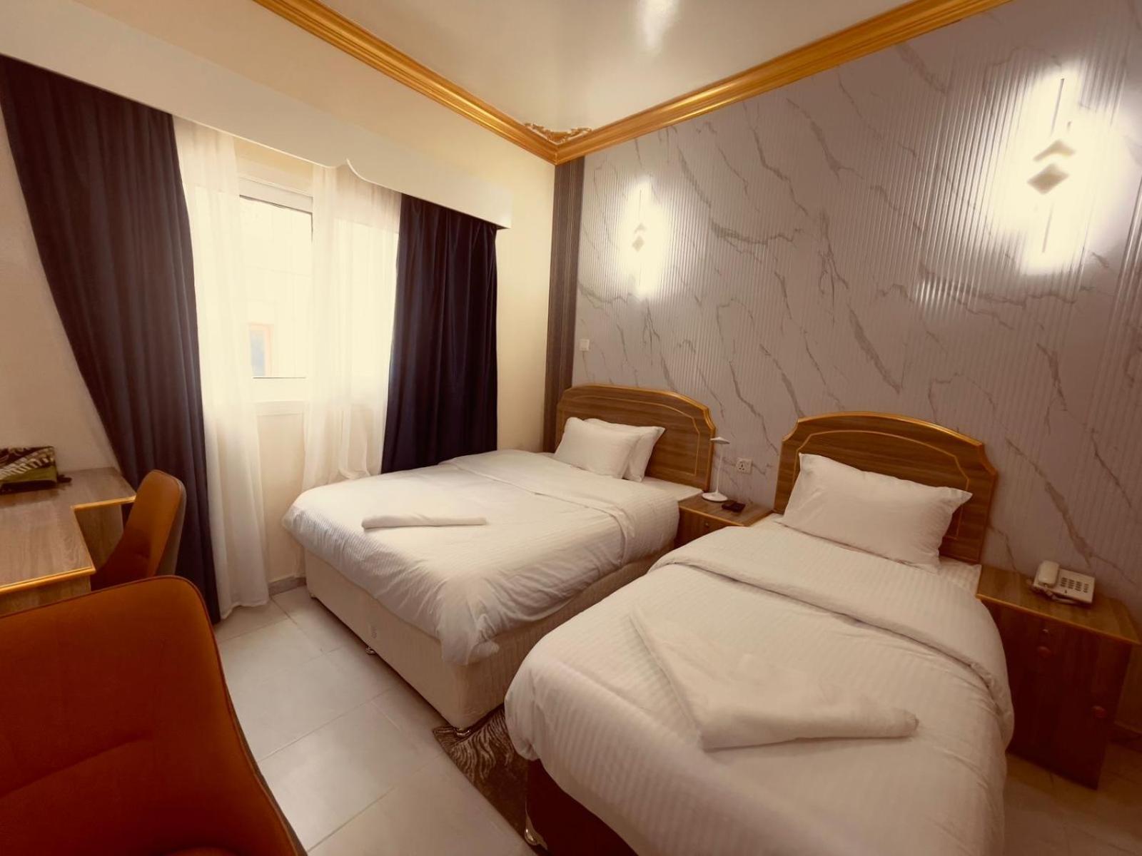 Galaxy Star Hotel *