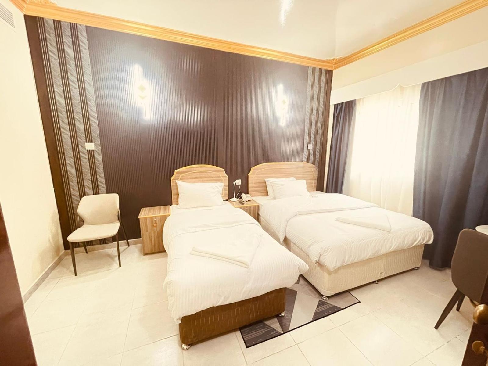 Galaxy Star Hotel *
