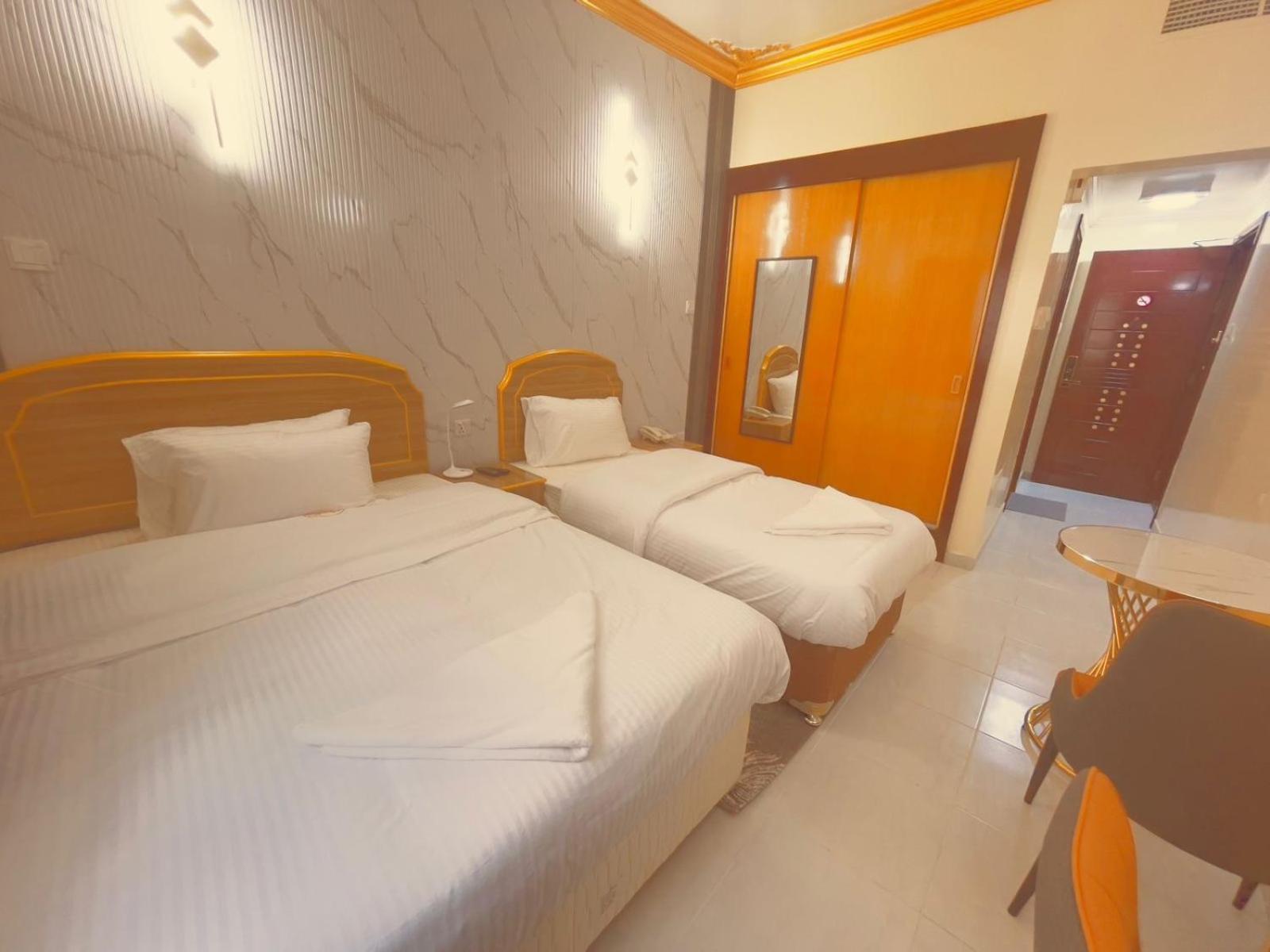 Galaxy Star Hotel *