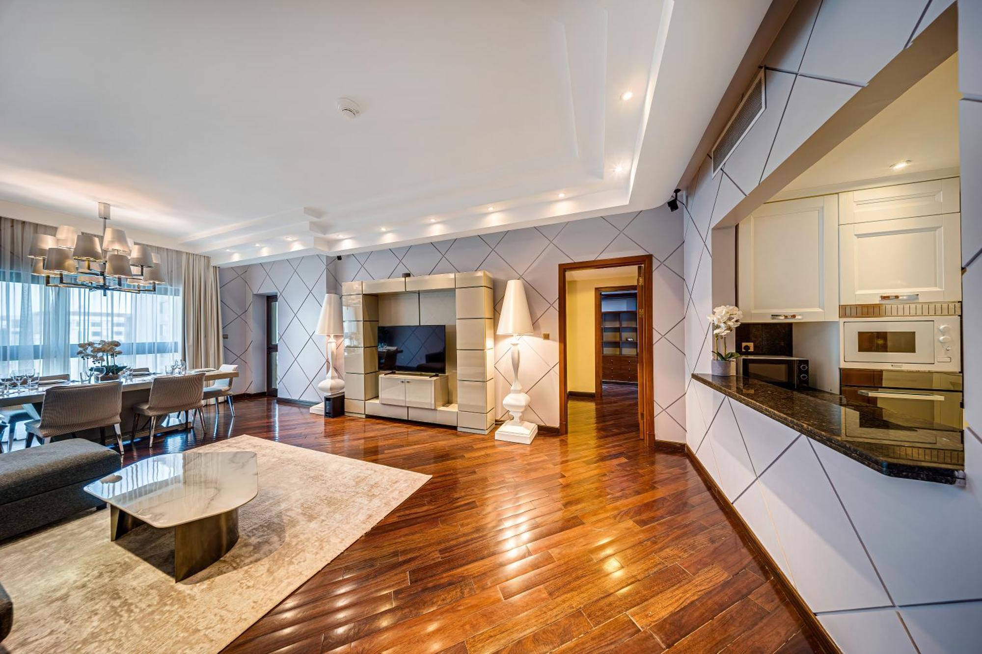 Spacious Family On The Palm Apartment *