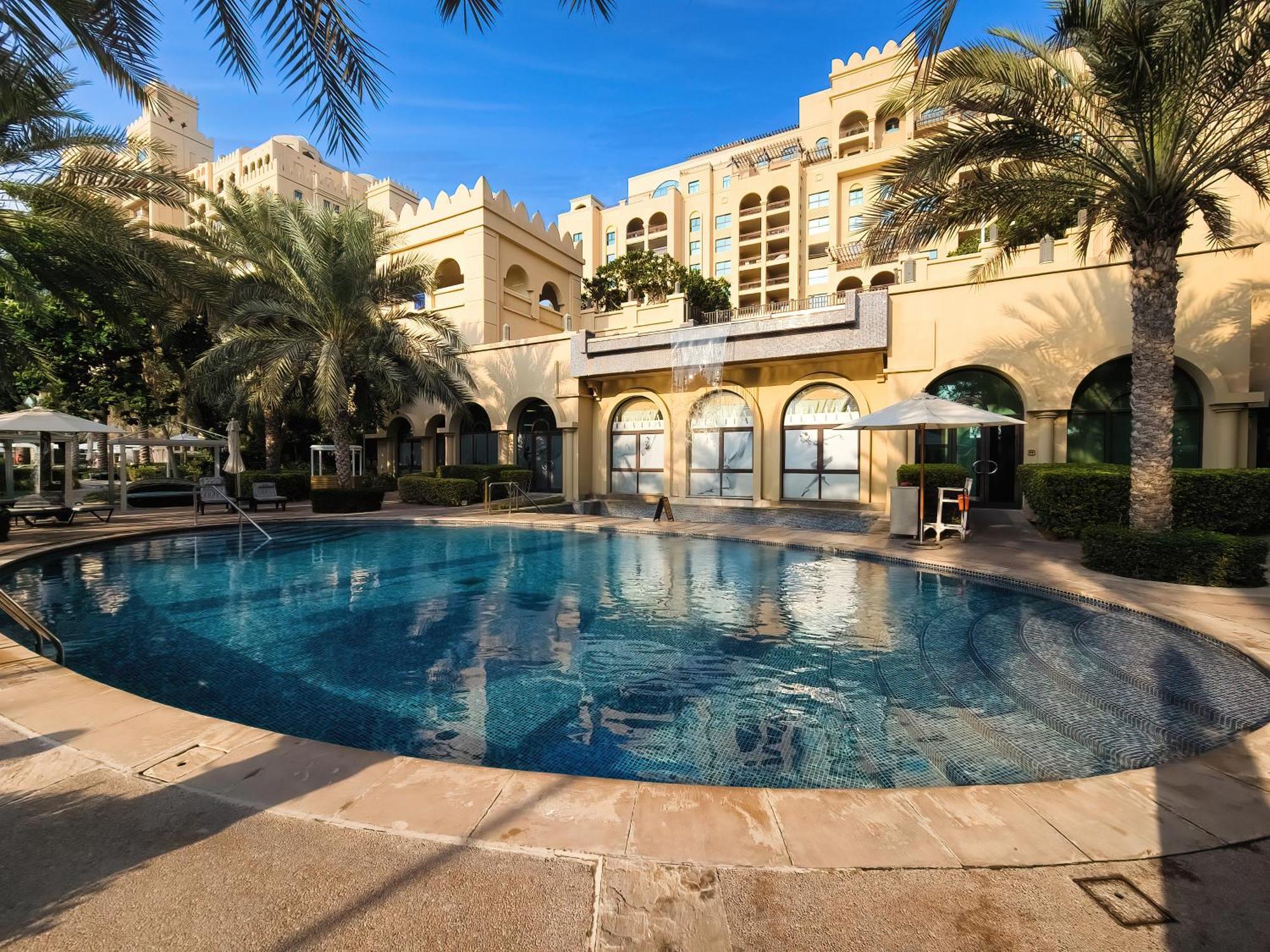 Spacious Family On The Palm Apartment