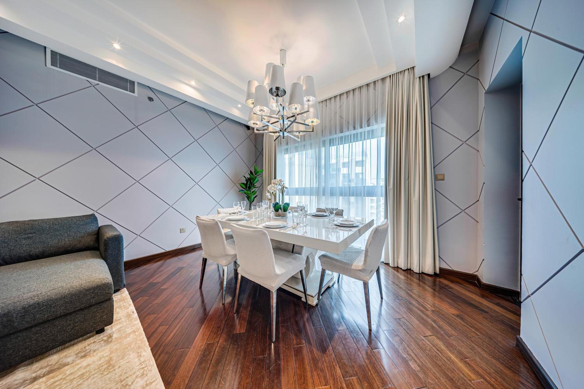 Spacious Family On The Palm Apartment *