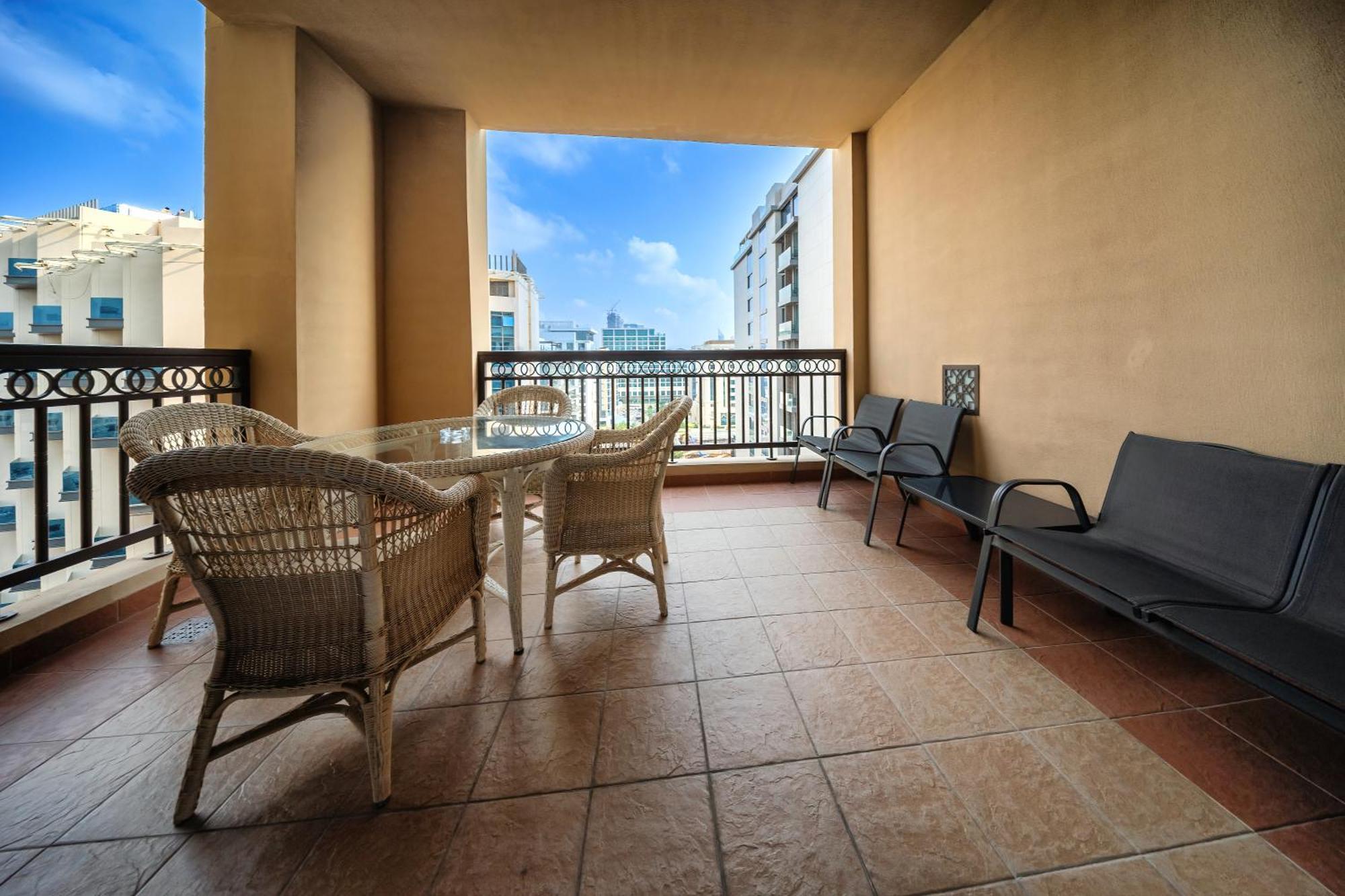 Spacious Family On The Palm Apartment