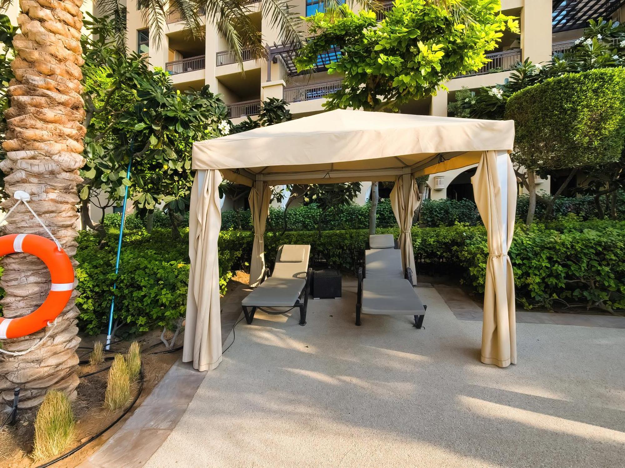 Spacious Family On The Palm Apartment