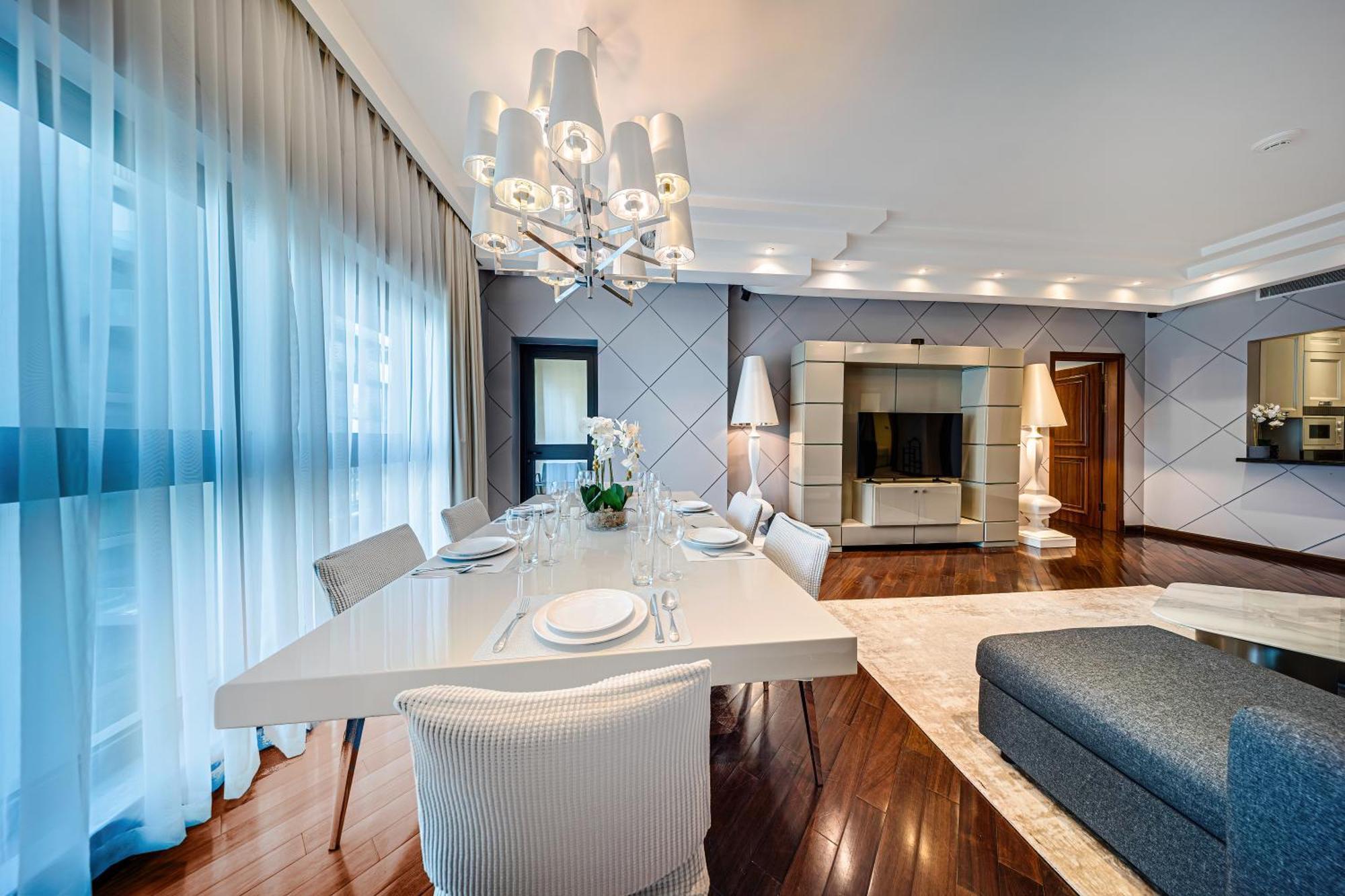 Spacious Family On The Palm Apartment *