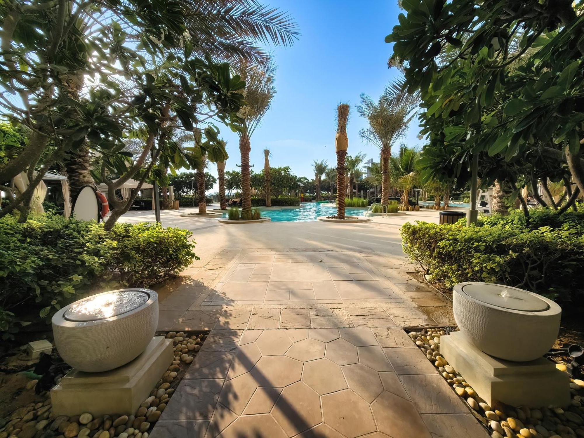 Spacious Family On The Palm Apartment *