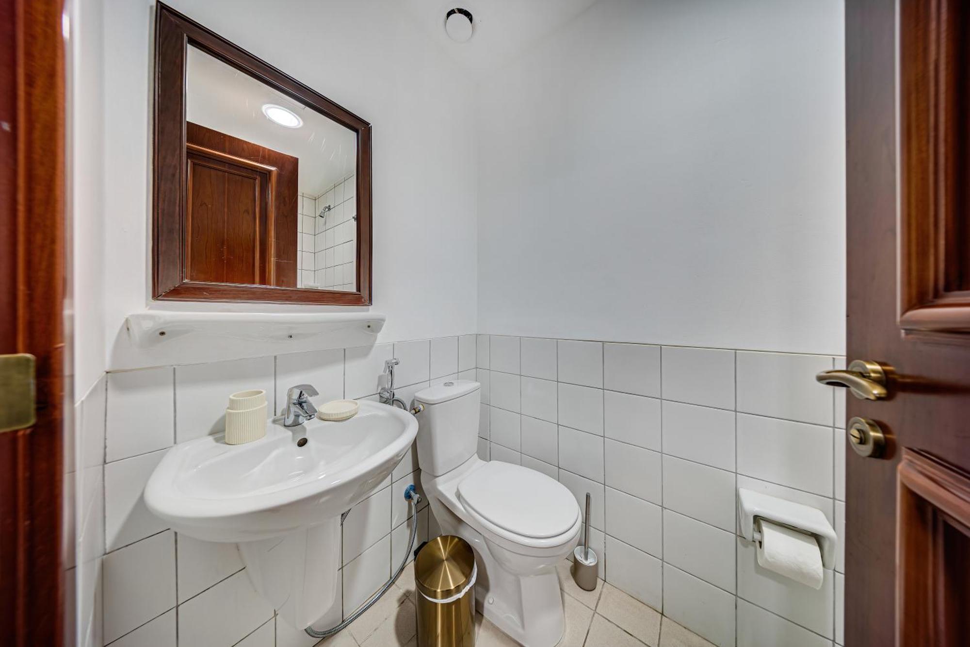 Spacious Family On The Palm Apartment