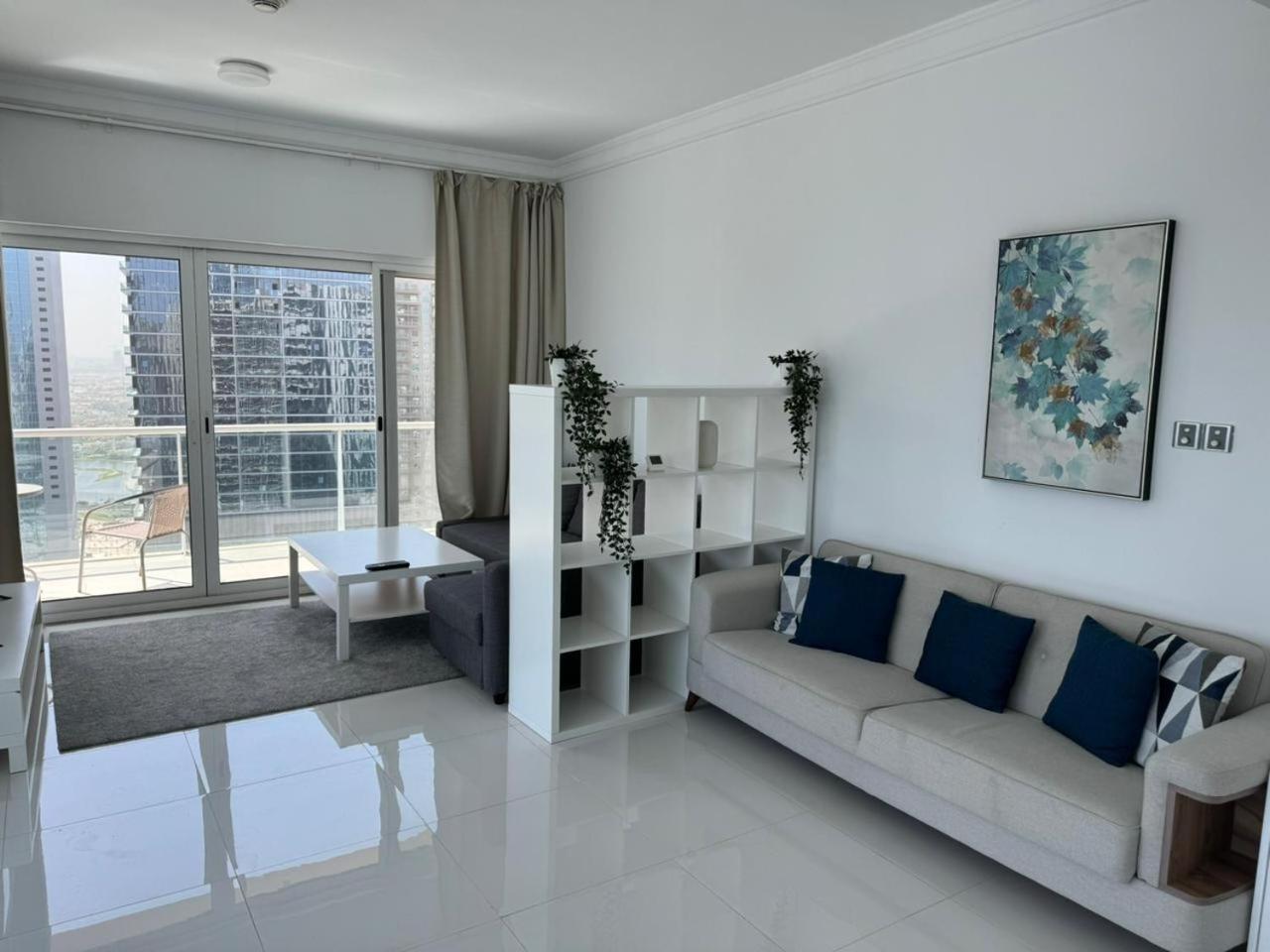 Daire One Bedroom With Pool & Gym Near Marina Dubai