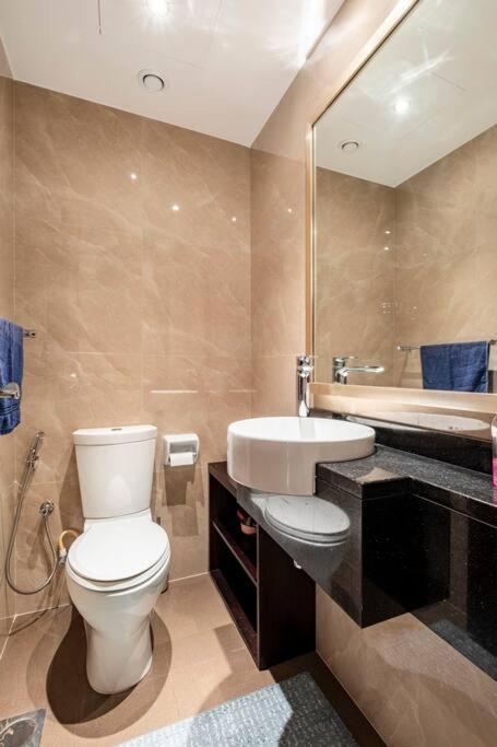 Spacious 1 Bed Huge Balcony Downtown Burj Khalifa Apartment Dubai