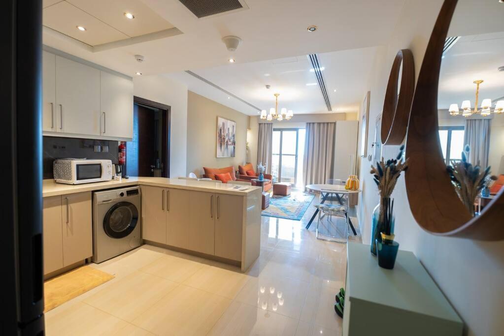Spacious 1 Bed Huge Balcony Downtown Burj Khalifa Apartment *
