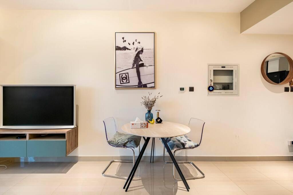 Spacious 1 Bed Huge Balcony Downtown Burj Khalifa Dubai