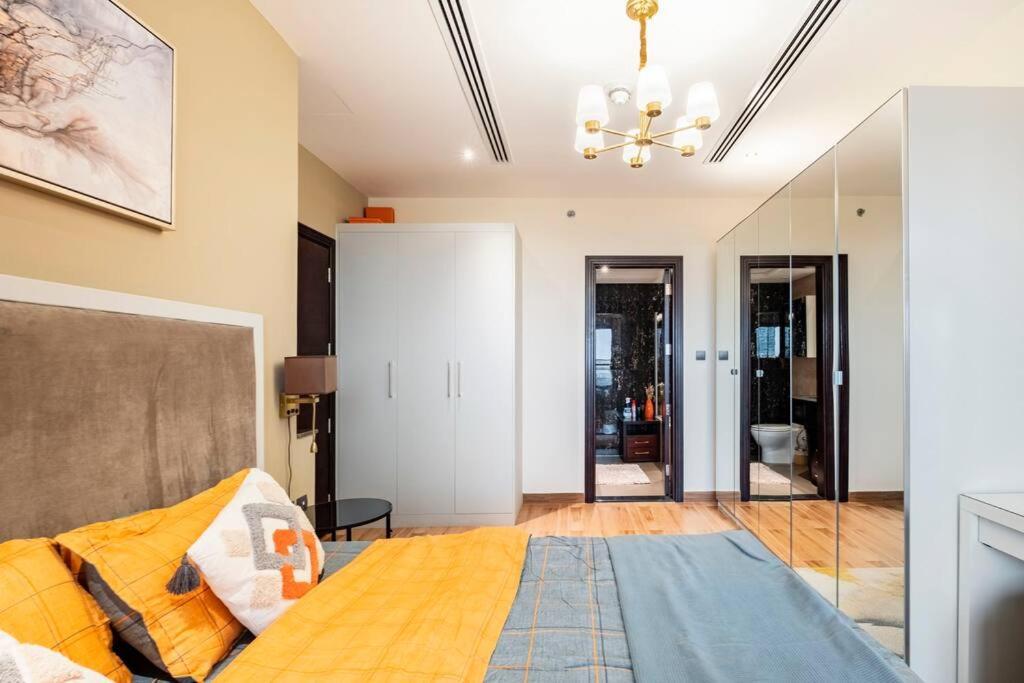 Spacious 1 Bed Huge Balcony Downtown Burj Khalifa Apartment *