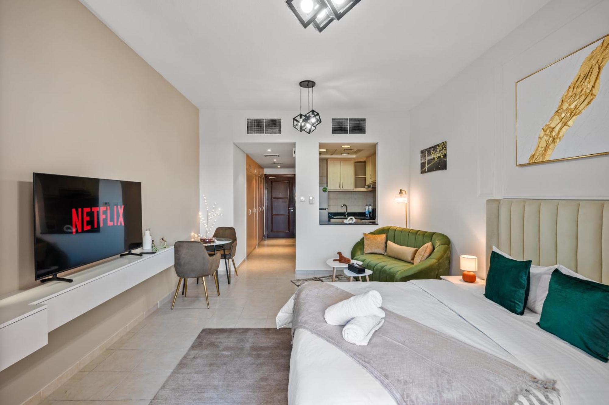 Chic Near Discovery Gardens Attractions Daire *